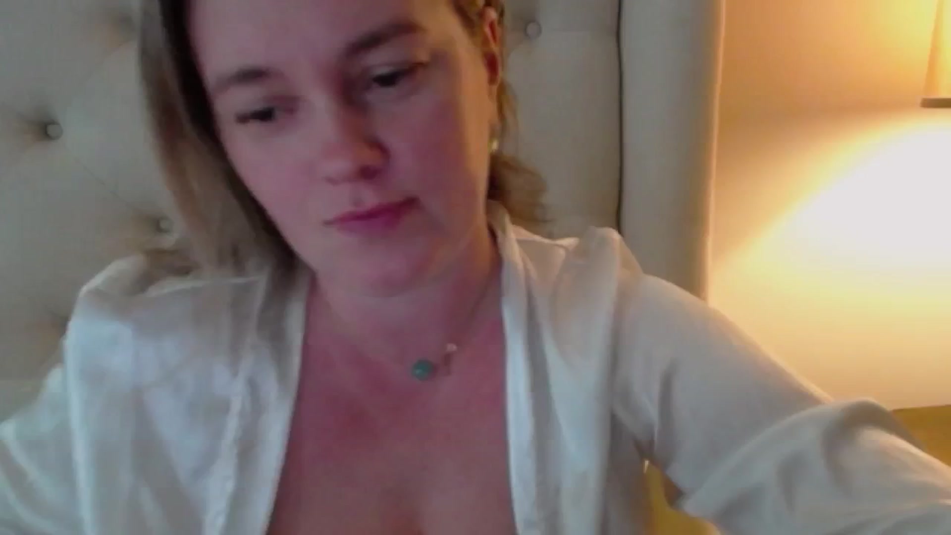 Gallery image thumbnail from J0llye's myfreecams stream on, 05/16/2024, 18:40 image 17 of 20
