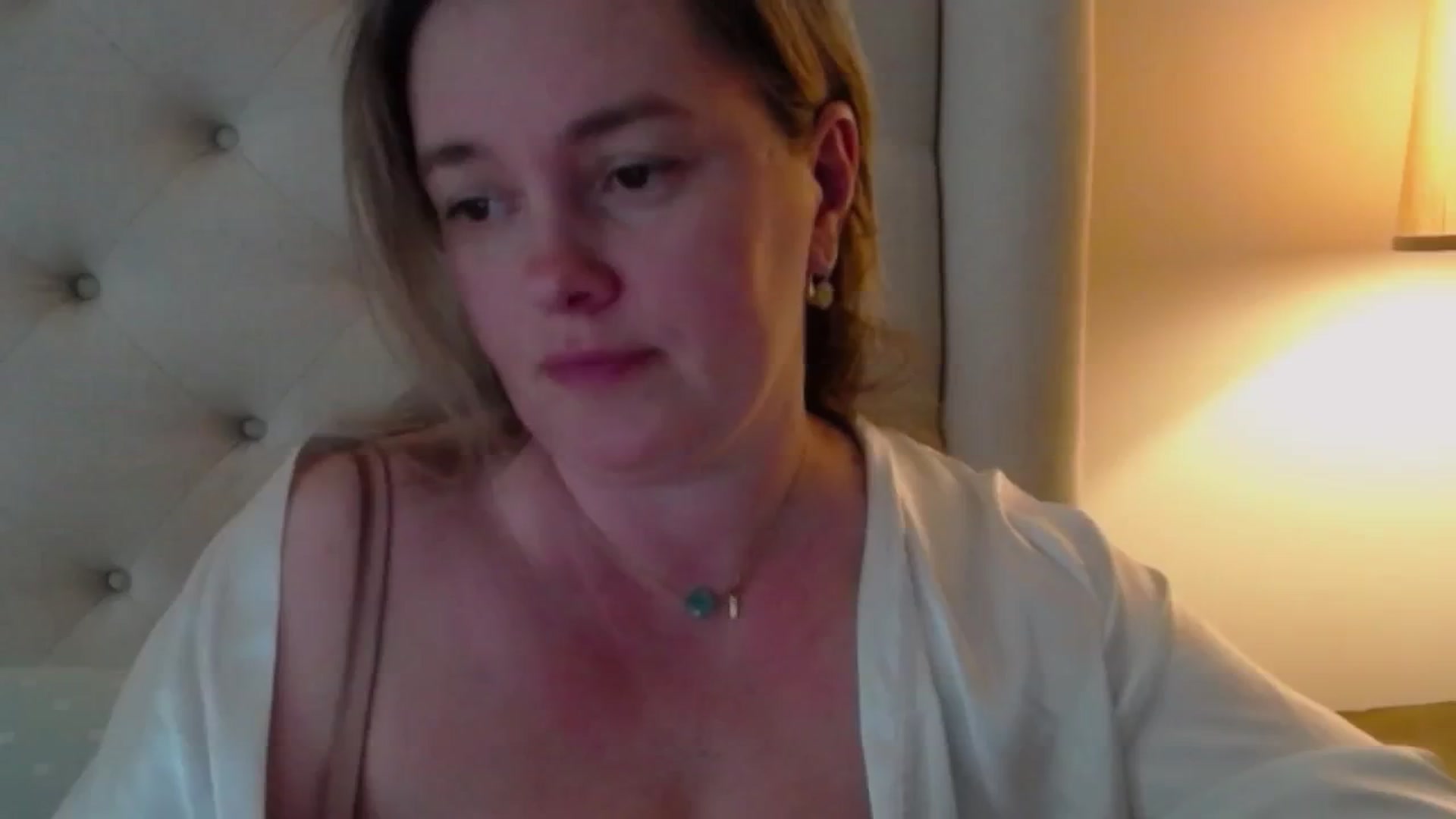 Gallery image thumbnail from J0llye's myfreecams stream on, 05/16/2024, 18:40 image 6 of 20