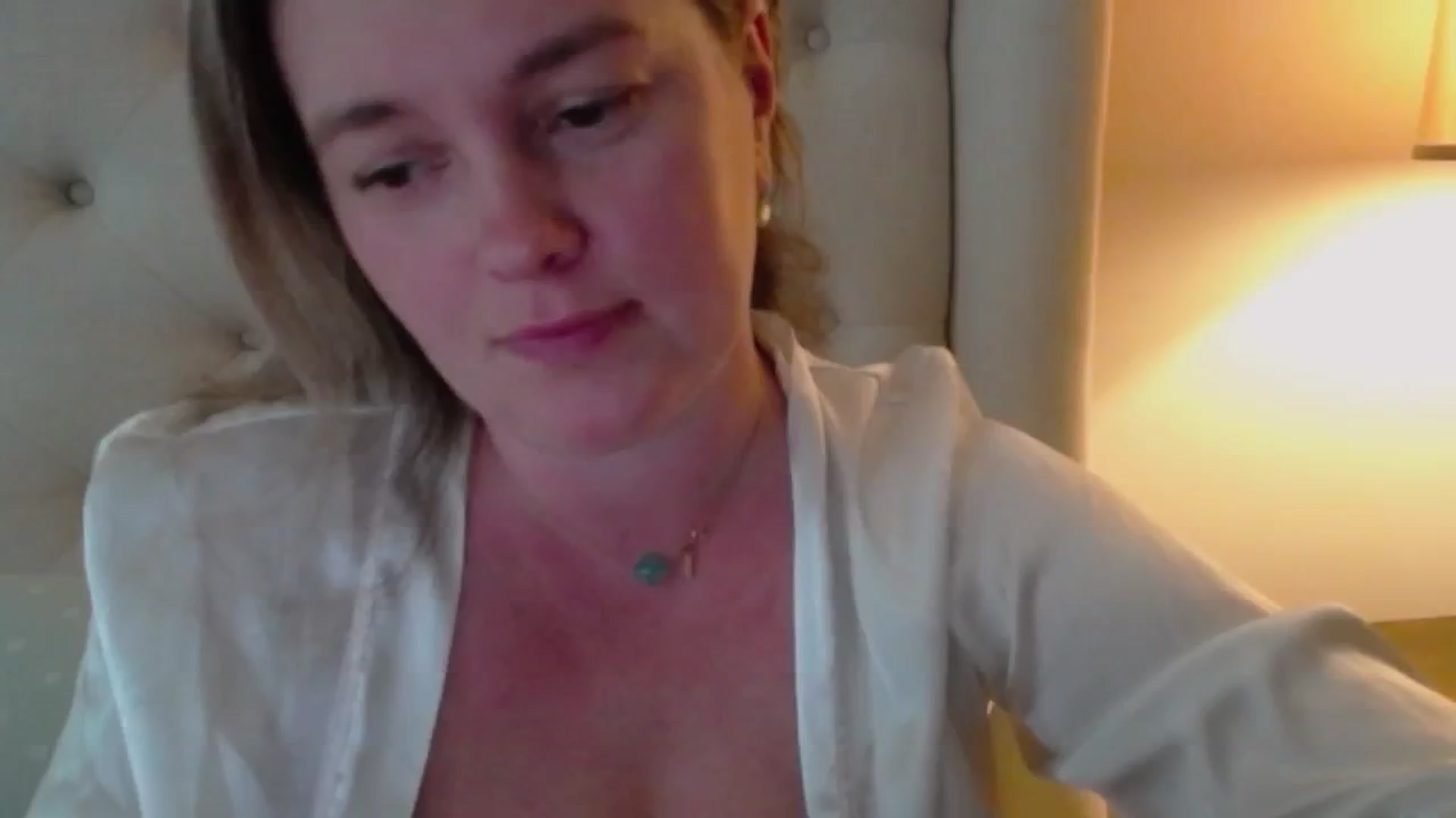 Gallery image thumbnail from J0llye's myfreecams stream on, 05/16/2024, 18:40 image 16 of 20