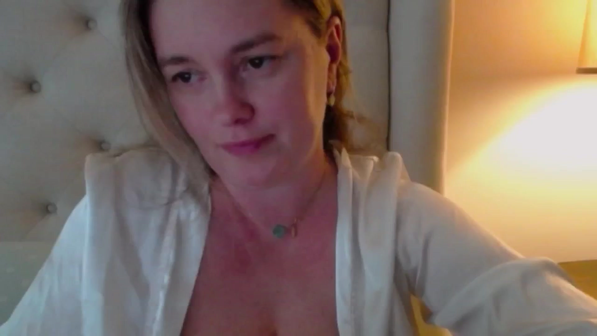 Gallery image thumbnail from J0llye's myfreecams stream on, 05/16/2024, 18:40 image 15 of 20