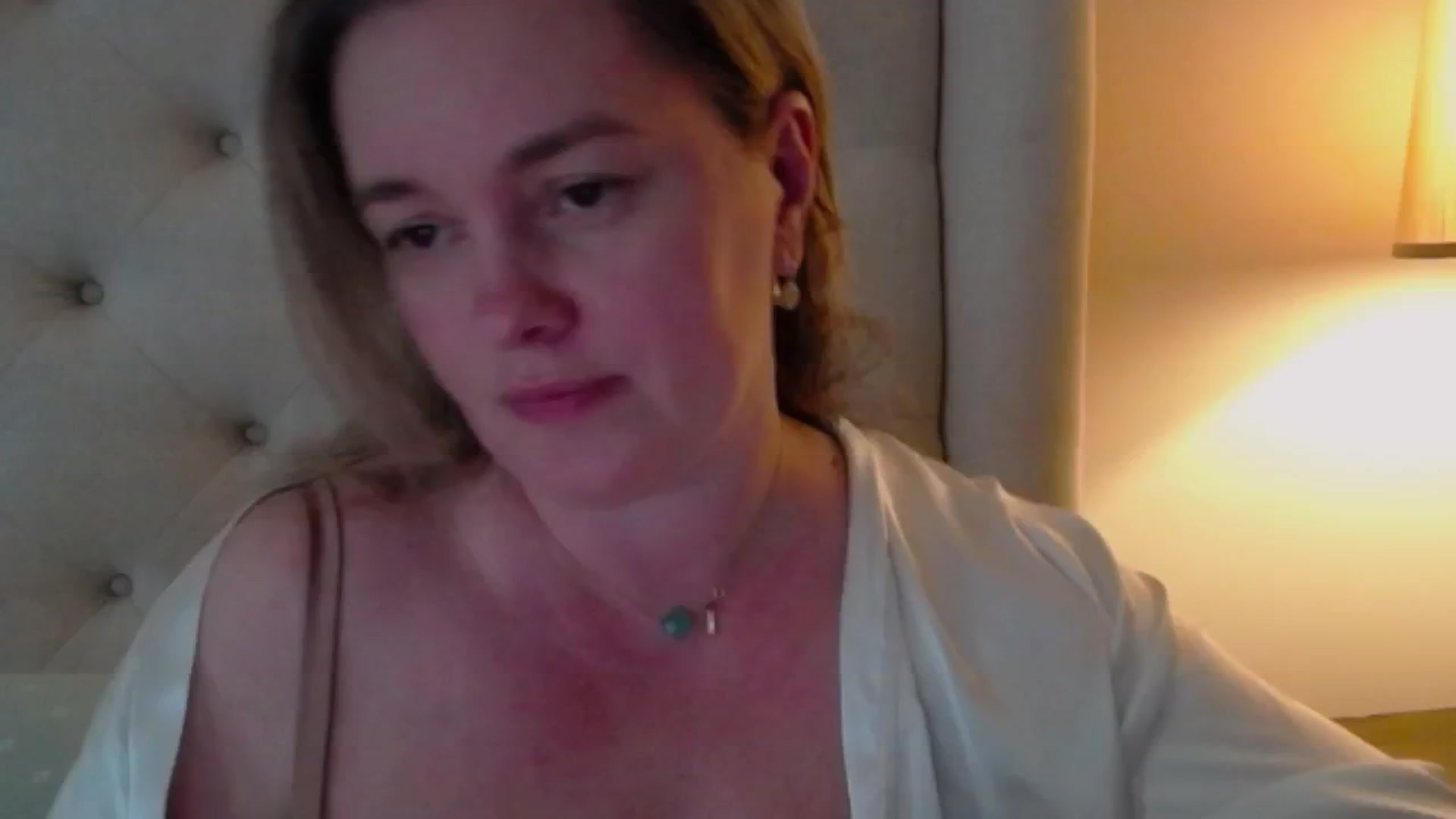 Gallery image thumbnail from J0llye's myfreecams stream on, 05/16/2024, 18:40 image 4 of 20