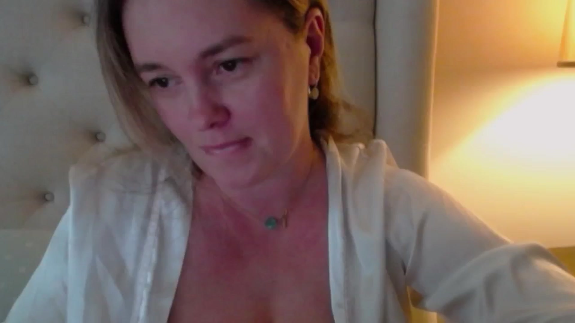 Gallery image thumbnail from J0llye's myfreecams stream on, 05/16/2024, 18:40 image 14 of 20