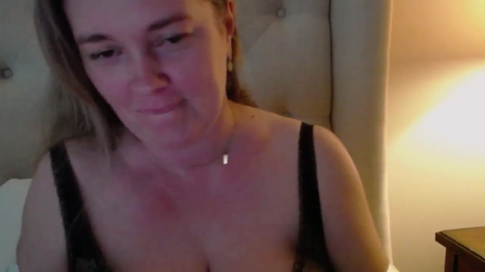 Gallery image thumbnail from J0llye's myfreecams stream on, 05/19/2024, 20:20 image 10 of 20