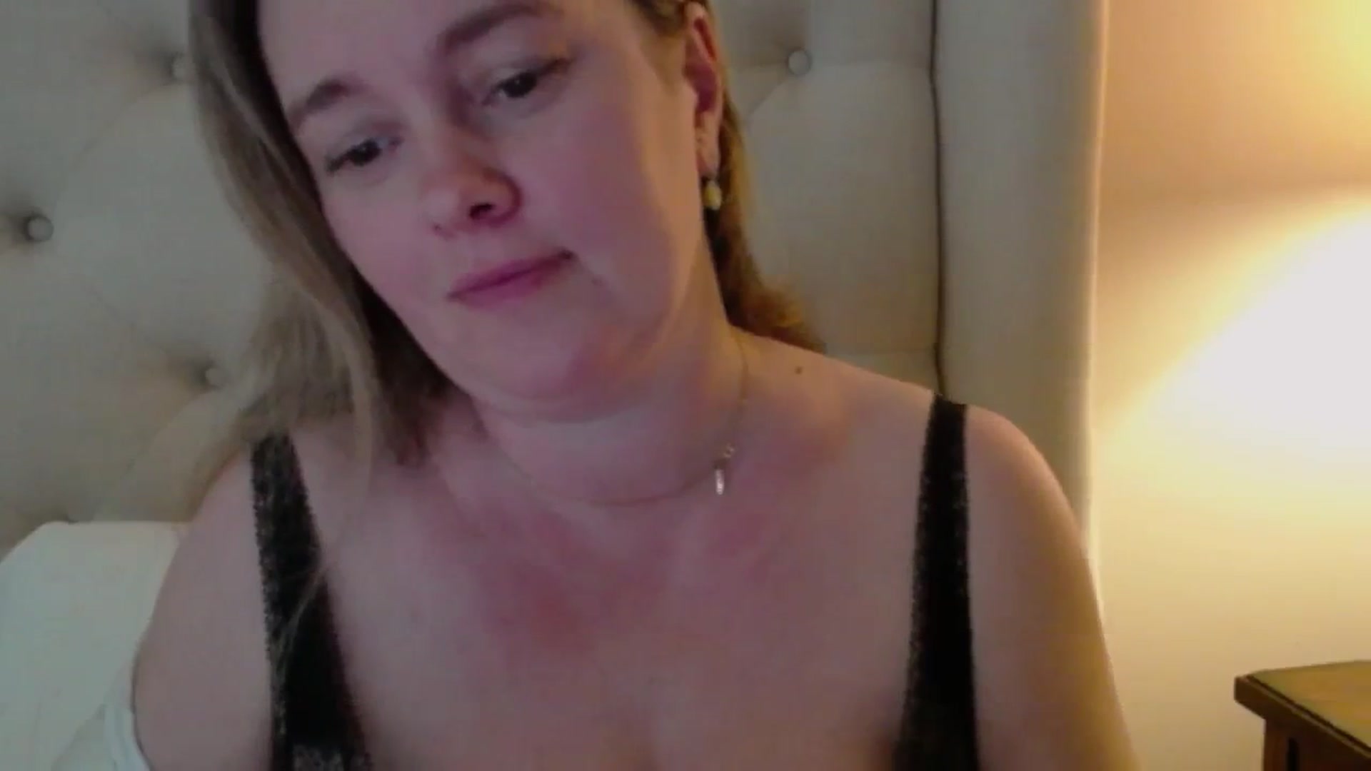 Gallery image thumbnail from J0llye's myfreecams stream on, 05/19/2024, 20:20 image 14 of 20