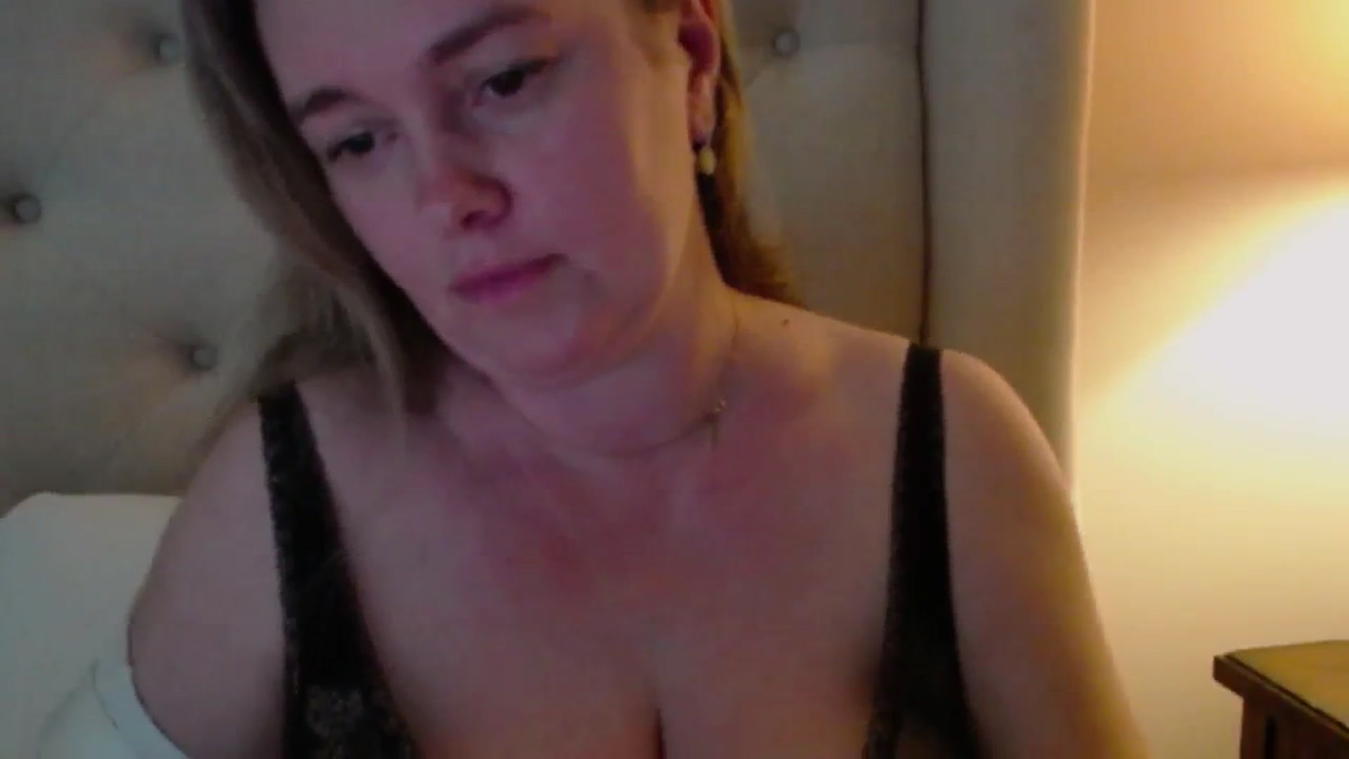 Gallery image thumbnail from J0llye's myfreecams stream on, 05/19/2024, 20:20 image 13 of 20