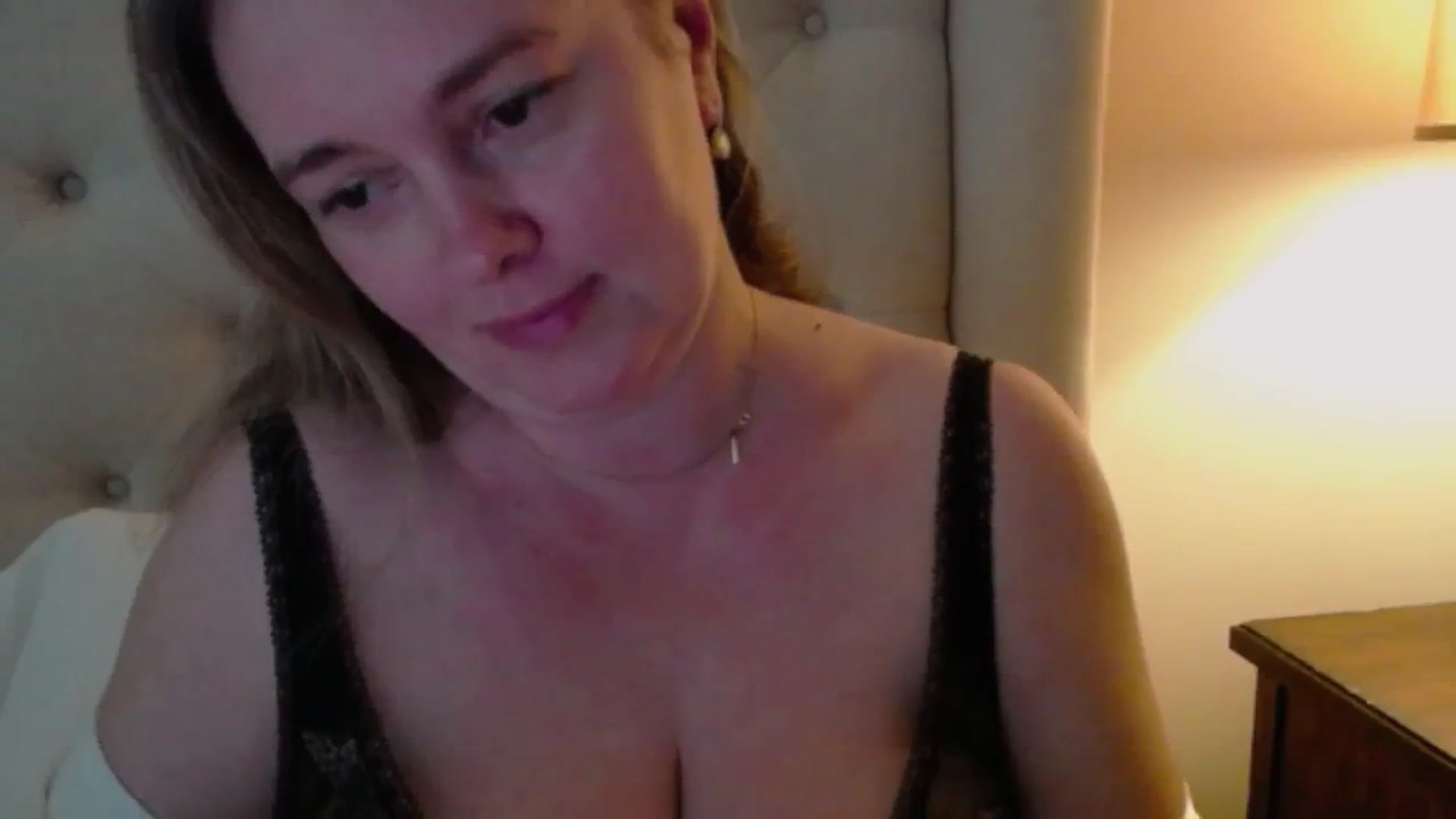 Gallery image thumbnail from J0llye's myfreecams stream on, 05/19/2024, 20:20 image 6 of 20