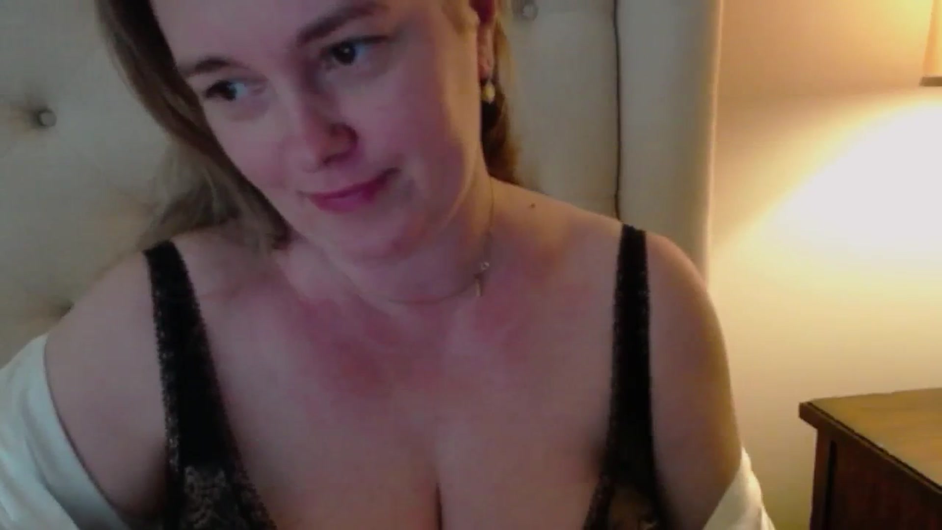 Gallery image thumbnail from J0llye's myfreecams stream on, 05/19/2024, 20:20 image 2 of 20