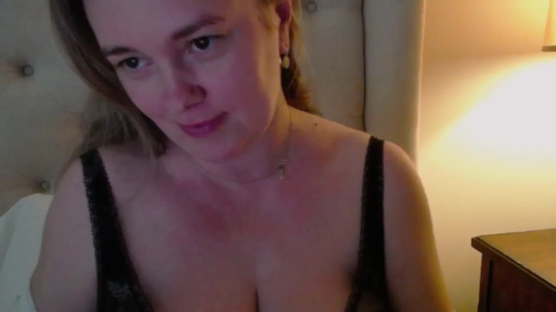 Gallery image thumbnail from J0llye's myfreecams stream on, 05/19/2024, 20:20 image 4 of 20