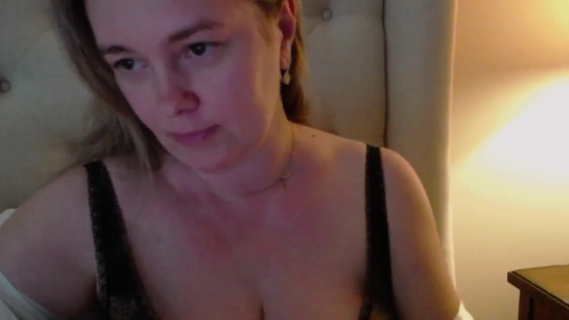 Gallery image thumbnail from J0llye's myfreecams stream on, 05/19/2024, 20:20 image 8 of 20