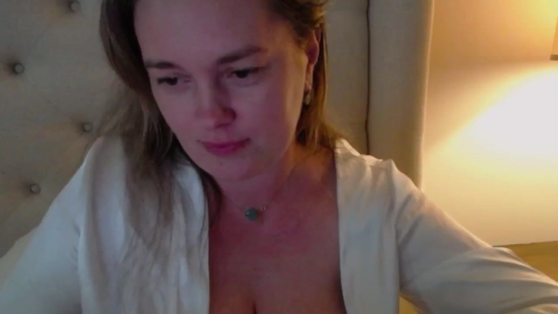 Gallery image thumbnail from J0llye's myfreecams stream on, 05/20/2024, 19:57 image 19 of 20