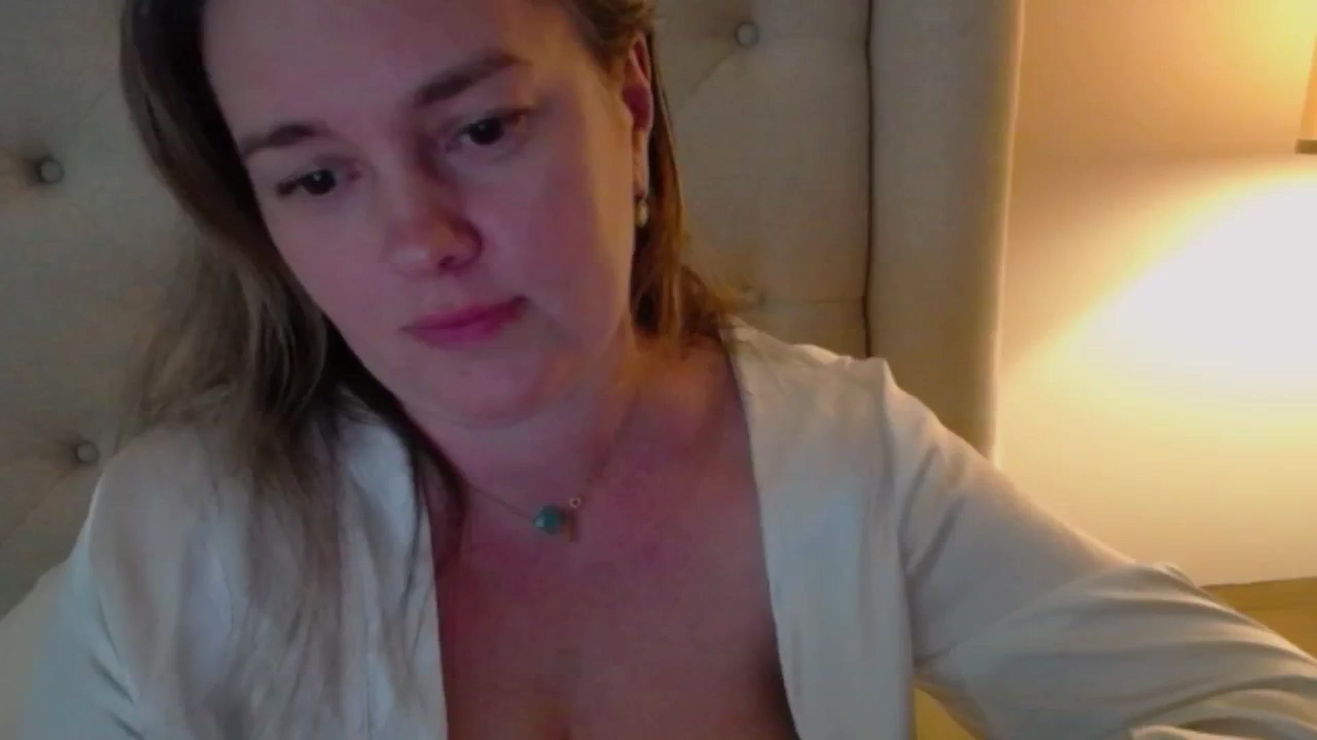 Gallery image thumbnail from J0llye's myfreecams stream on, 05/20/2024, 19:57 image 18 of 20