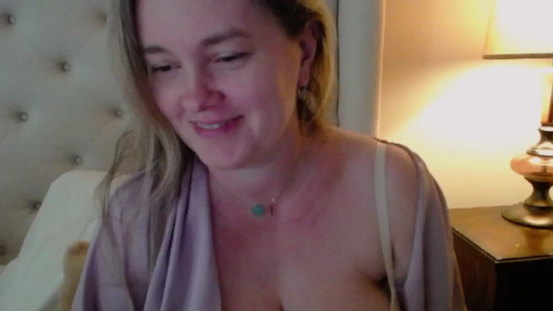Gallery image thumbnail from J0llye's myfreecams stream on, 05/21/2024, 18:33 image 8 of 20