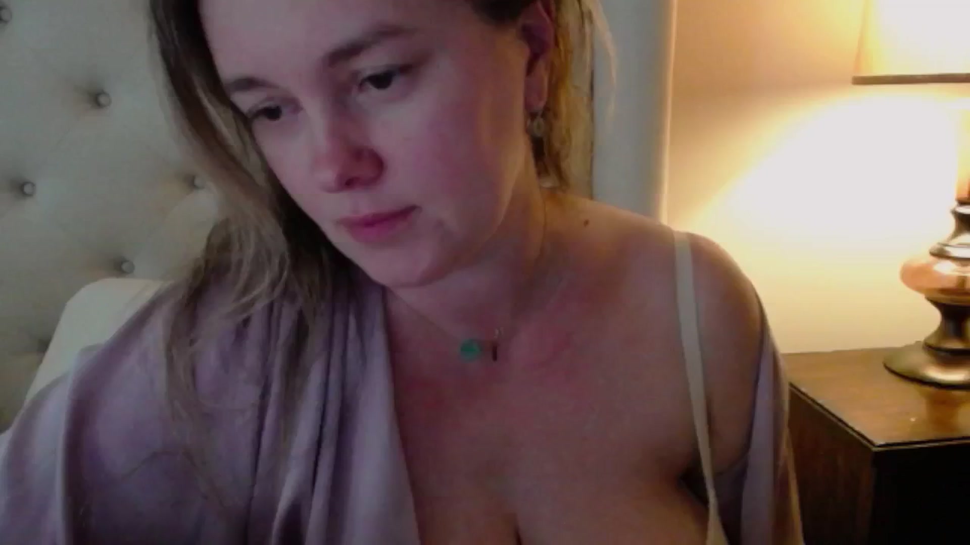 Gallery image thumbnail from J0llye's myfreecams stream on, 05/21/2024, 18:33 image 17 of 20