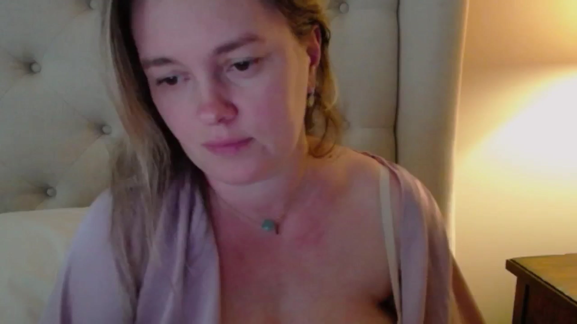Gallery image thumbnail from J0llye's myfreecams stream on, 05/21/2024, 19:53 image 19 of 20