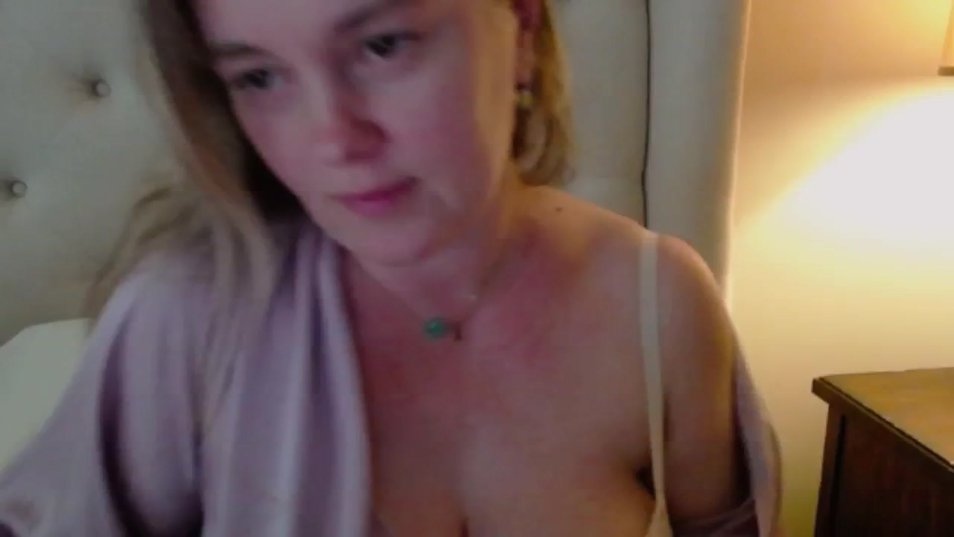 Gallery image thumbnail from J0llye's myfreecams stream on, 05/21/2024, 19:53 image 3 of 20