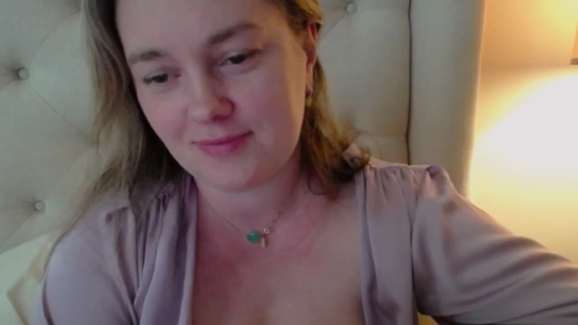 Gallery image thumbnail from J0llye's myfreecams stream on, 05/22/2024, 16:31 image 19 of 20