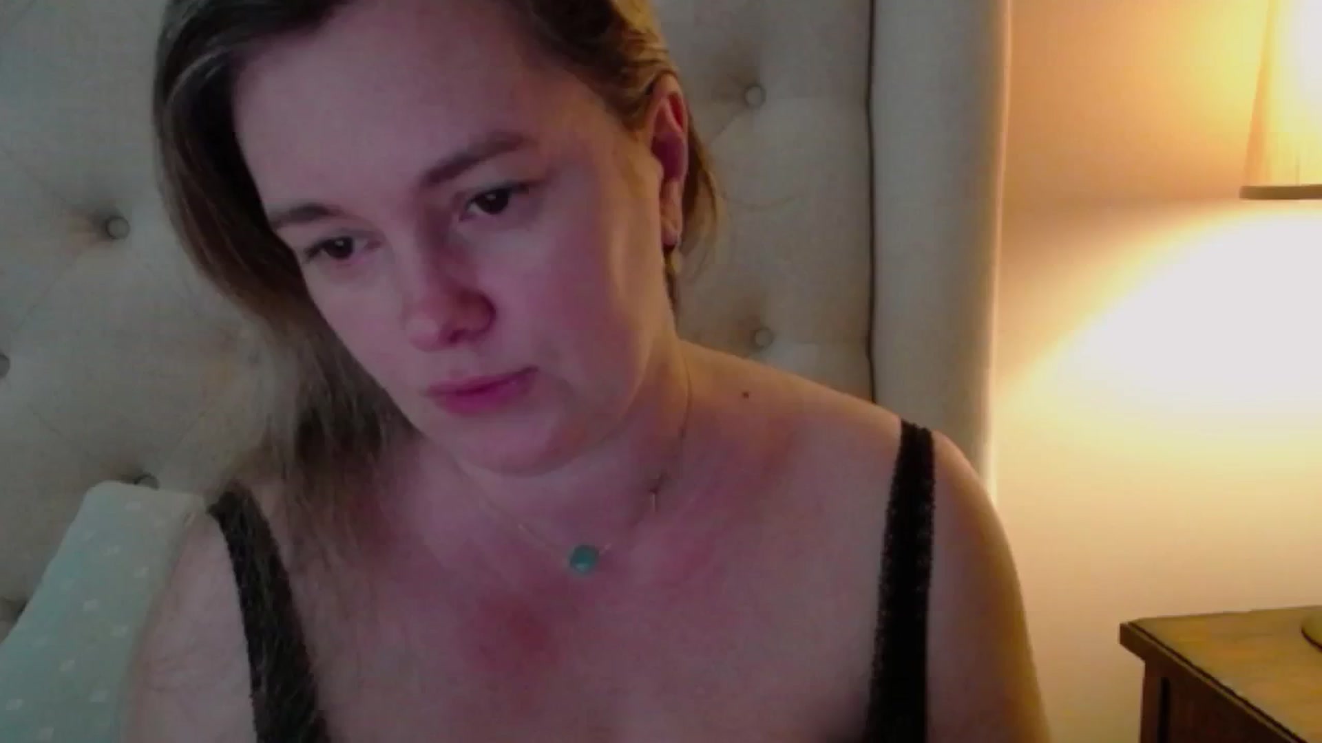 Gallery image thumbnail from J0llye's myfreecams stream on, 05/24/2024, 16:28 image 8 of 20