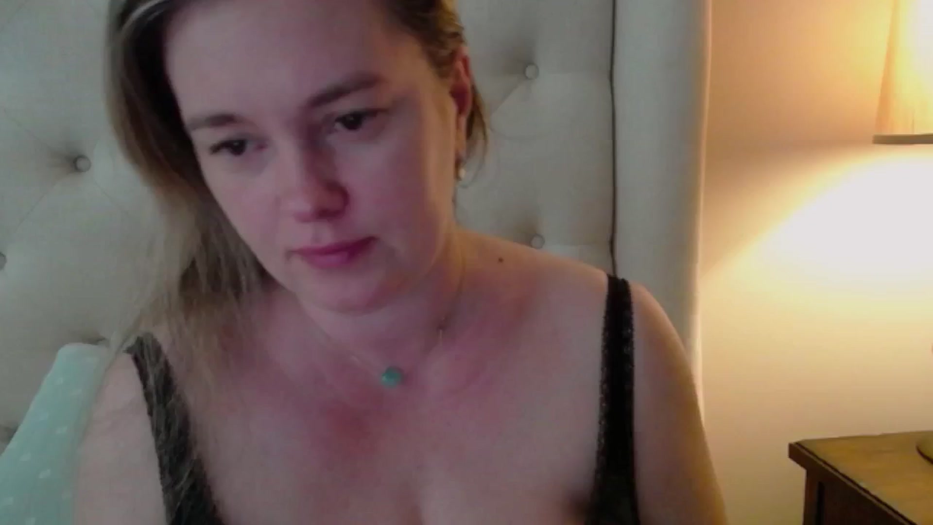 Gallery image thumbnail from J0llye's myfreecams stream on, 05/24/2024, 16:28 image 6 of 20