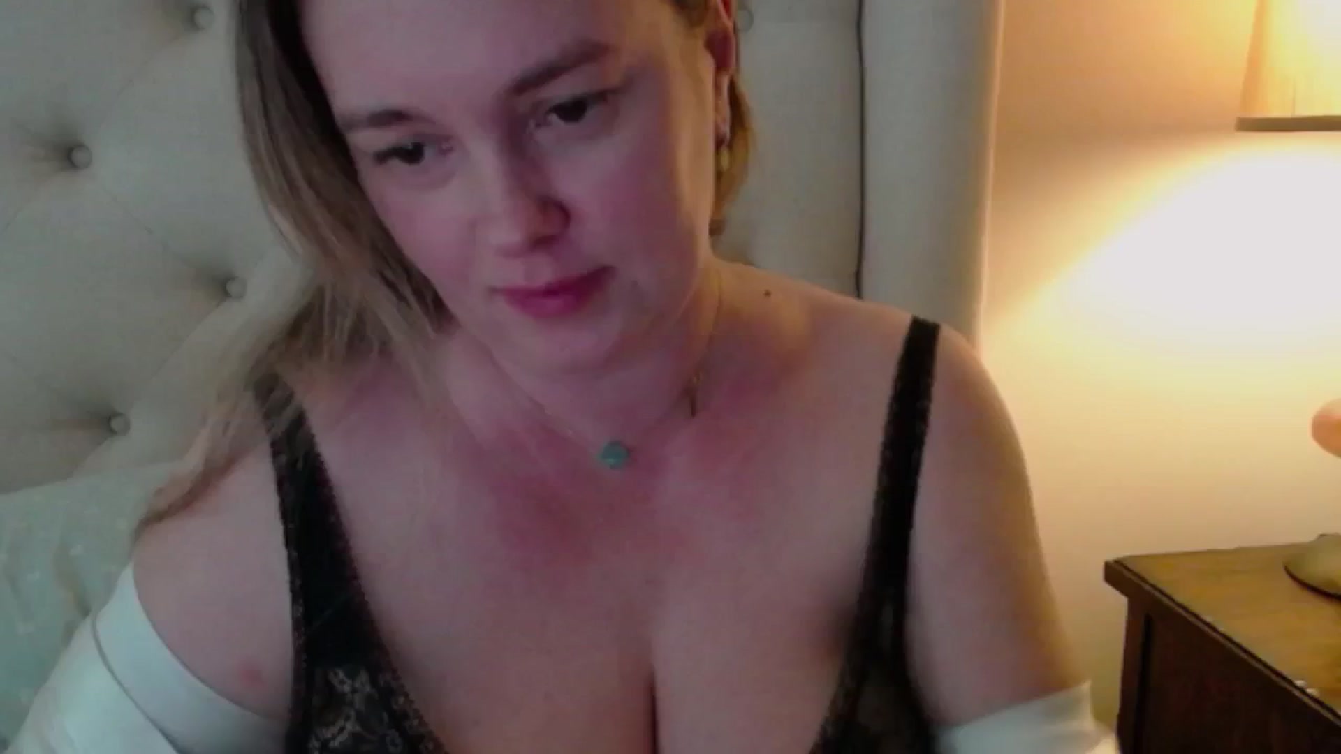 Gallery image thumbnail from J0llye's myfreecams stream on, 05/24/2024, 17:02 image 14 of 20