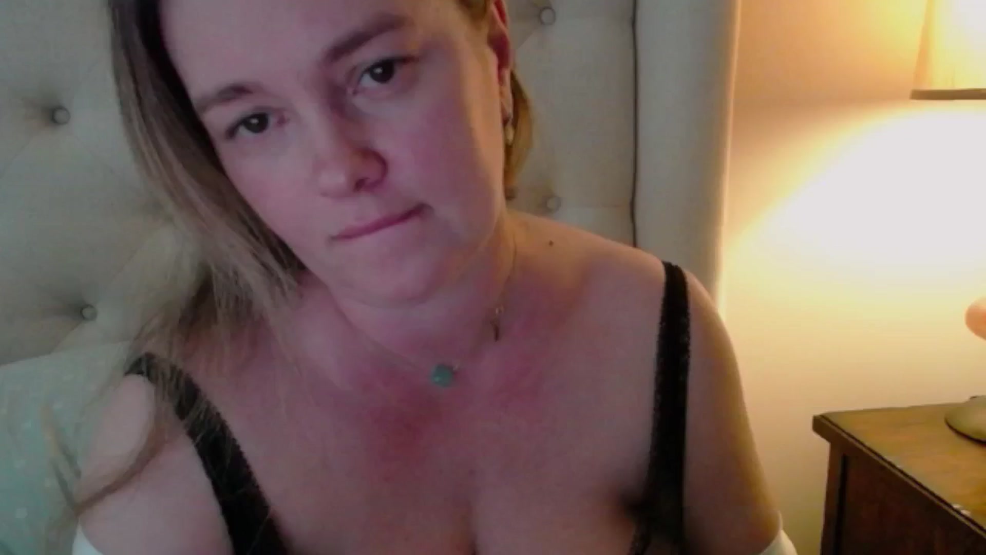 Gallery image thumbnail from J0llye's myfreecams stream on, 05/24/2024, 17:02 image 17 of 20