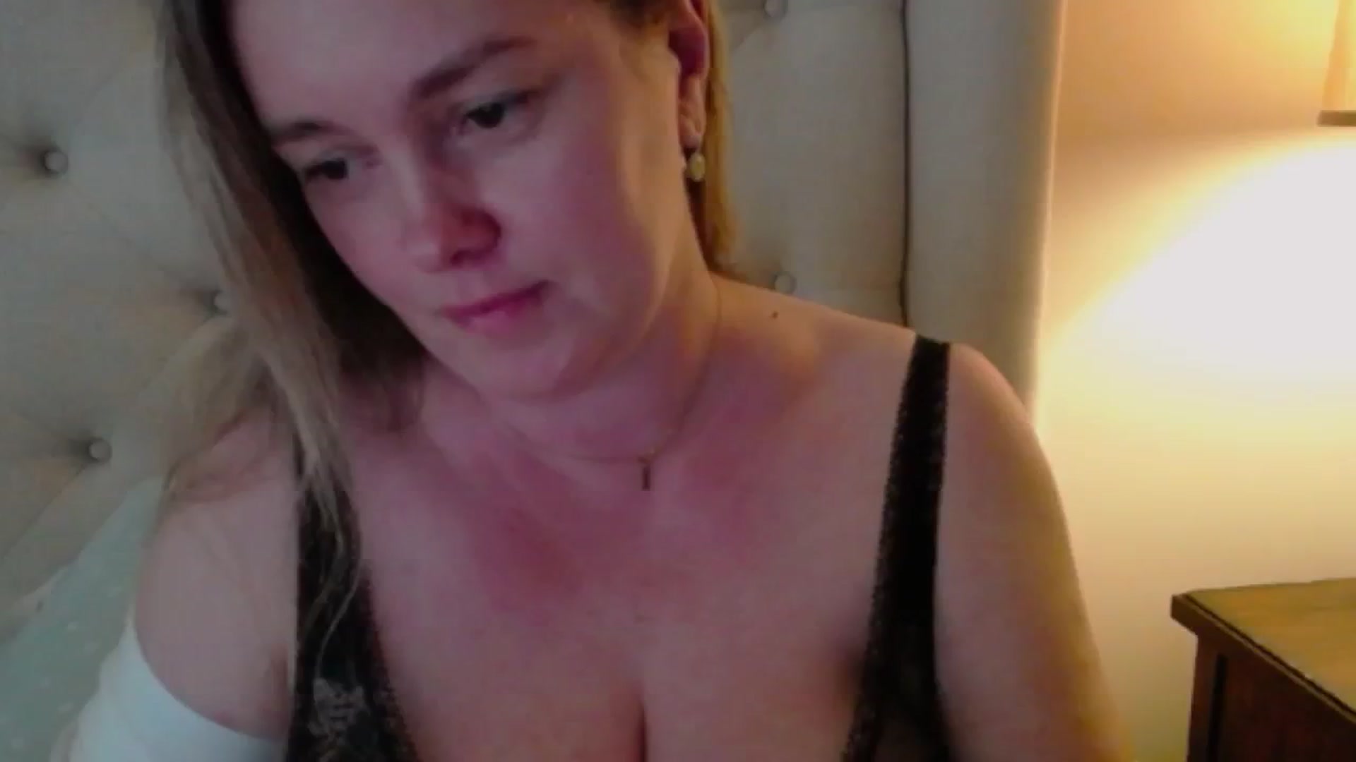 Gallery image thumbnail from J0llye's myfreecams stream on, 05/25/2024, 20:07 image 10 of 20