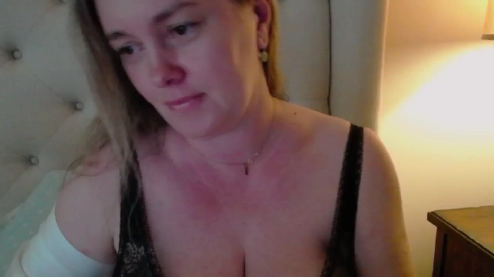 Gallery image thumbnail from J0llye's myfreecams stream on, 05/25/2024, 20:07 image 11 of 20