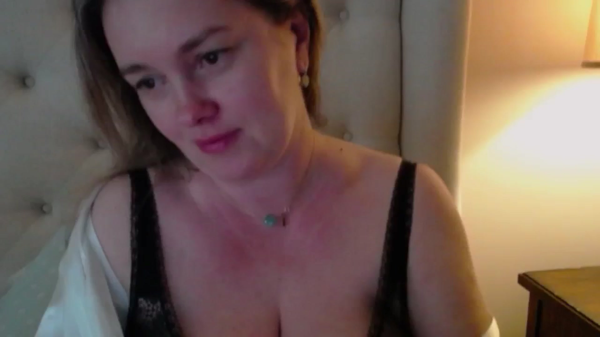Gallery image thumbnail from J0llye's myfreecams stream on, 05/25/2024, 20:07 image 3 of 20