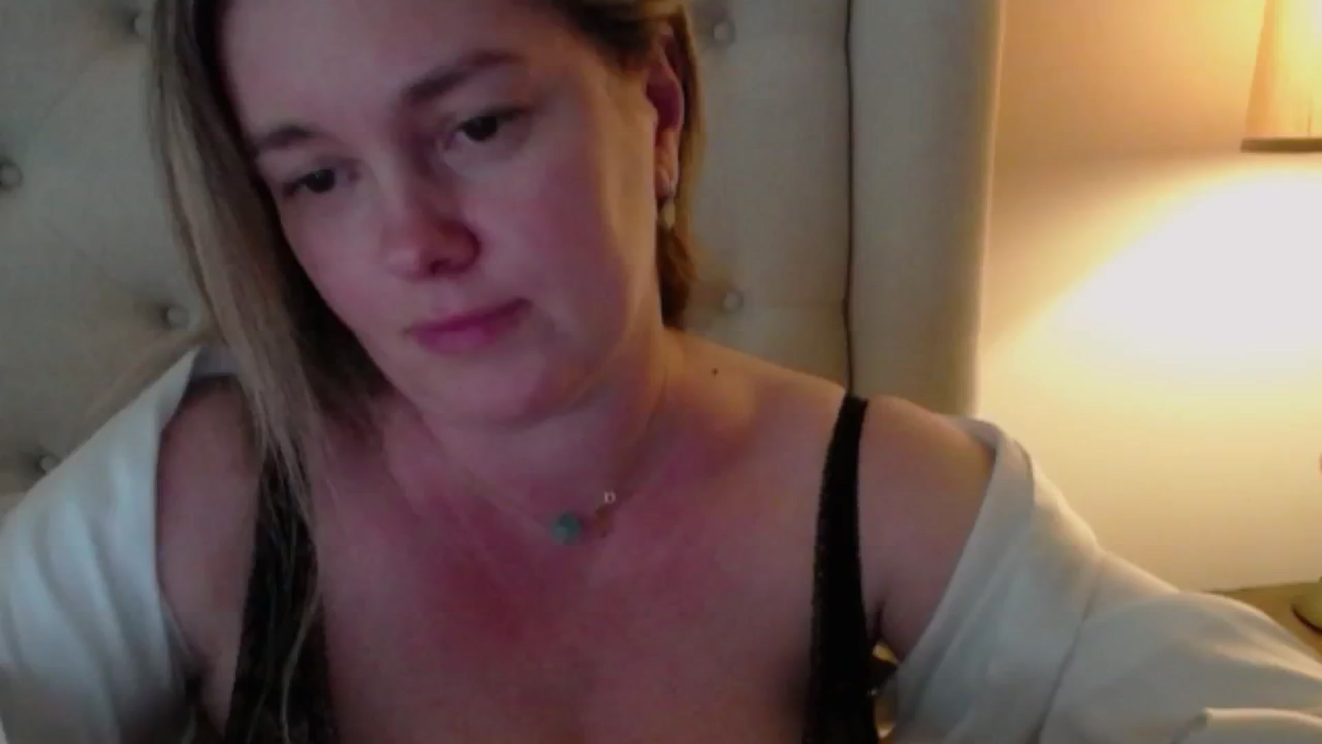 Gallery image thumbnail from J0llye's myfreecams stream on, 05/25/2024, 20:44 image 13 of 20
