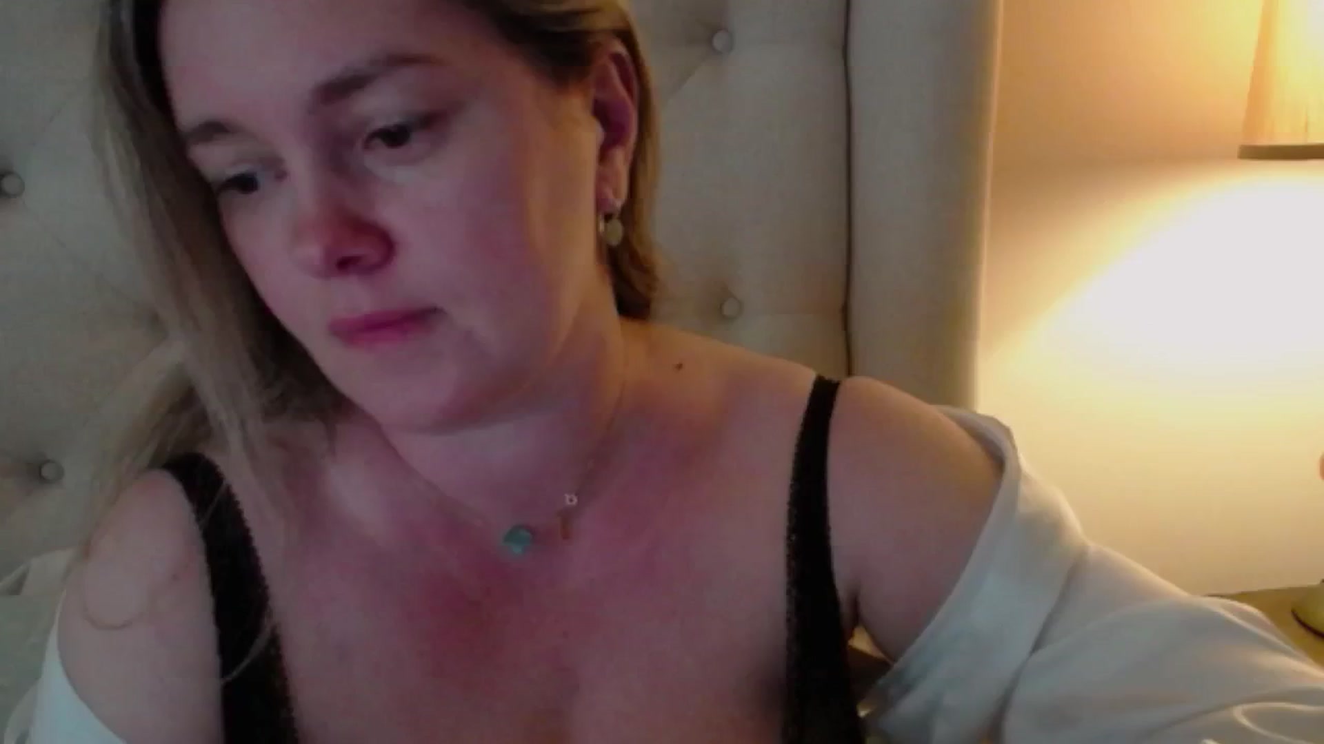 Gallery image thumbnail from J0llye's myfreecams stream on, 05/25/2024, 20:44 image 8 of 20