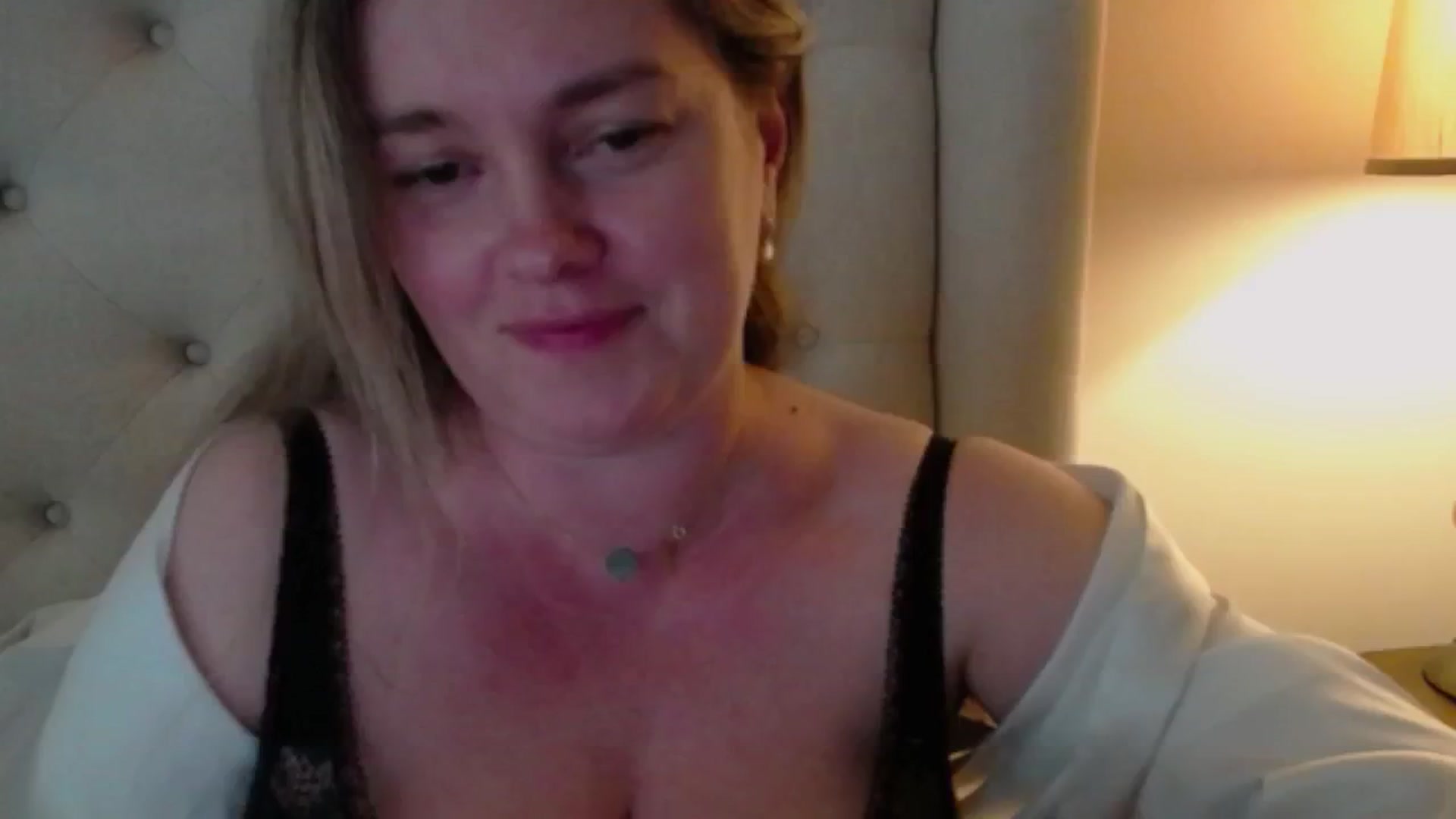 Gallery image thumbnail from J0llye's myfreecams stream on, 05/25/2024, 20:44 image 11 of 20