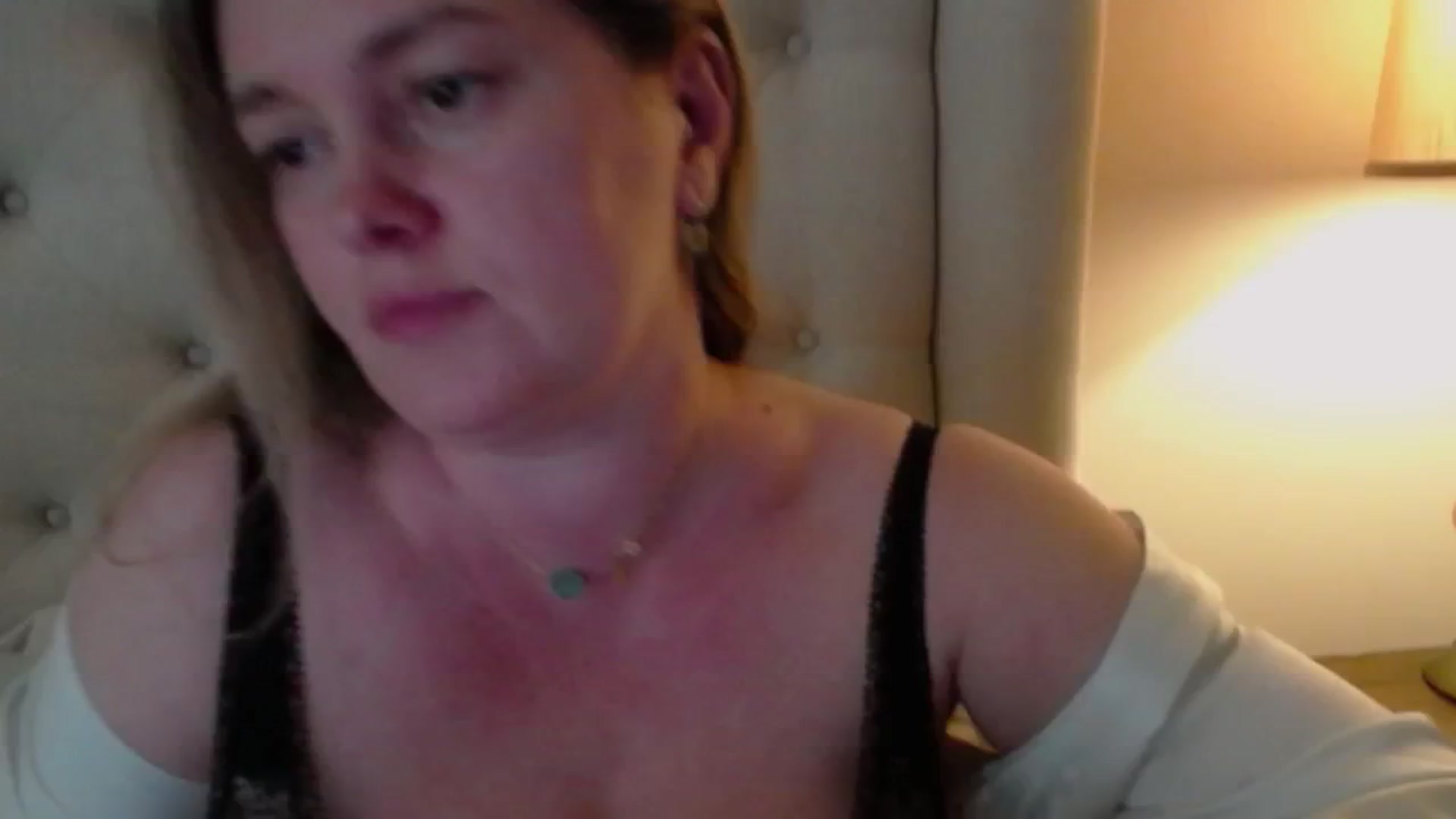 Gallery image thumbnail from J0llye's myfreecams stream on, 05/25/2024, 20:44 image 7 of 20