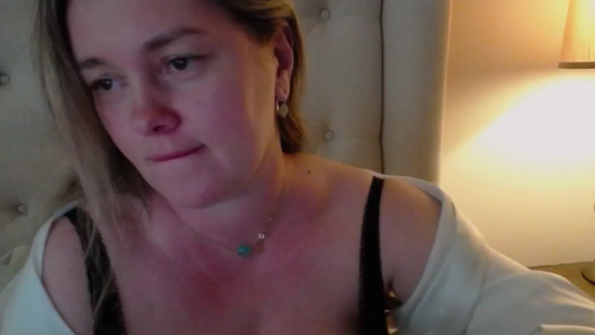 Gallery image thumbnail from J0llye's myfreecams stream on, 05/25/2024, 20:44 image 14 of 20