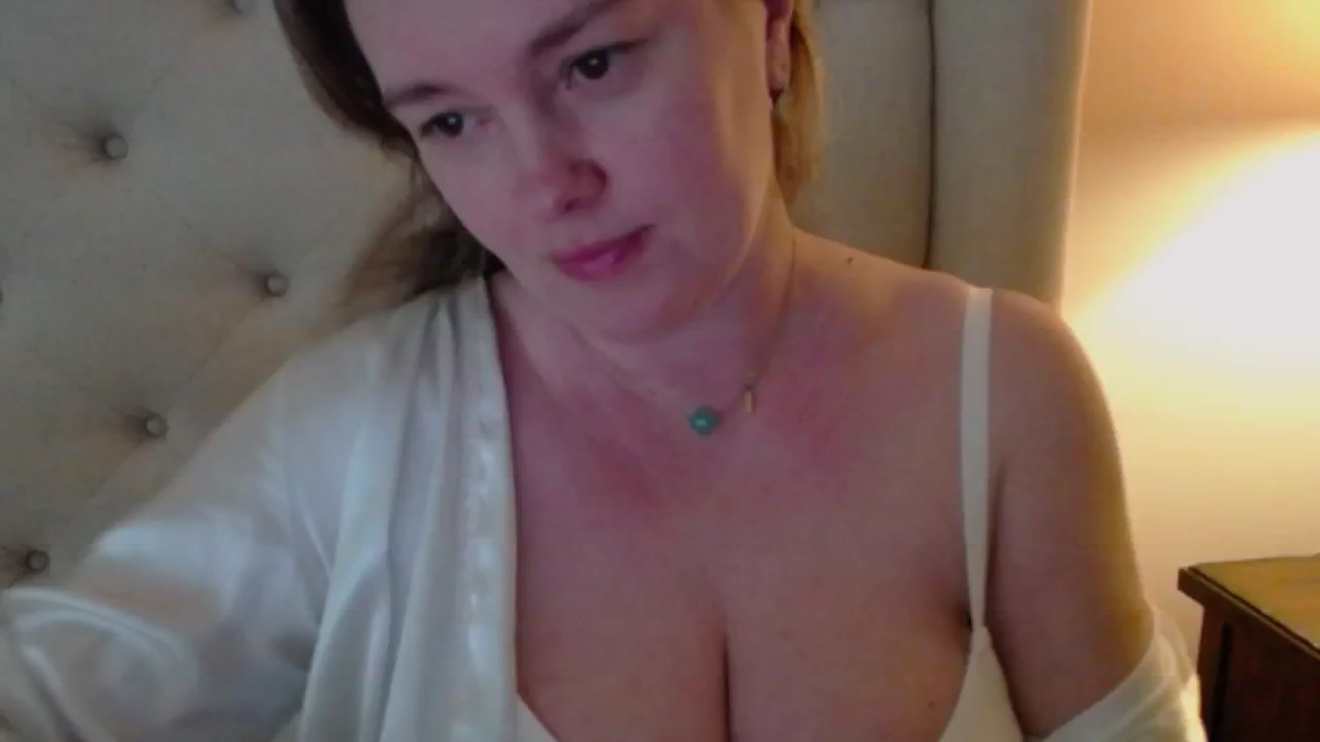 Gallery image thumbnail from J0llye's myfreecams stream on, 05/27/2024, 20:05 image 1 of 20