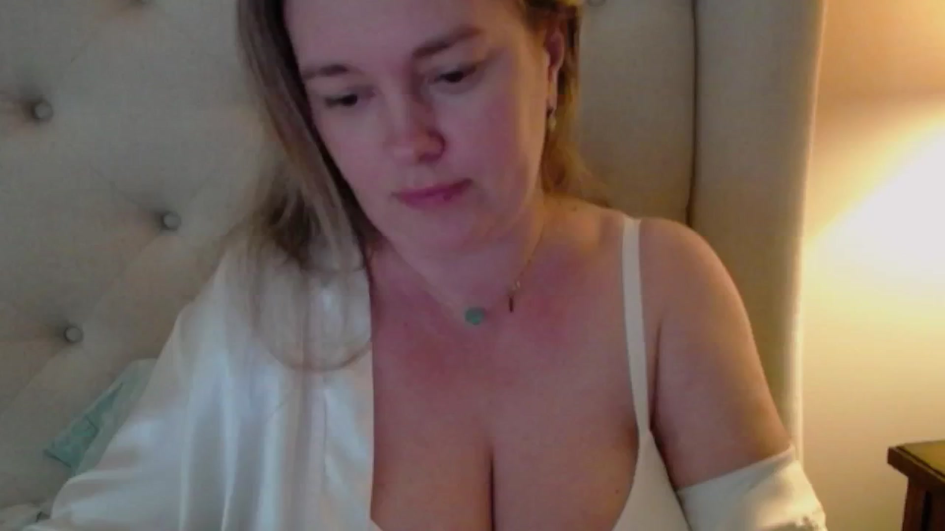 Gallery image thumbnail from J0llye's myfreecams stream on, 05/27/2024, 20:05 image 13 of 20