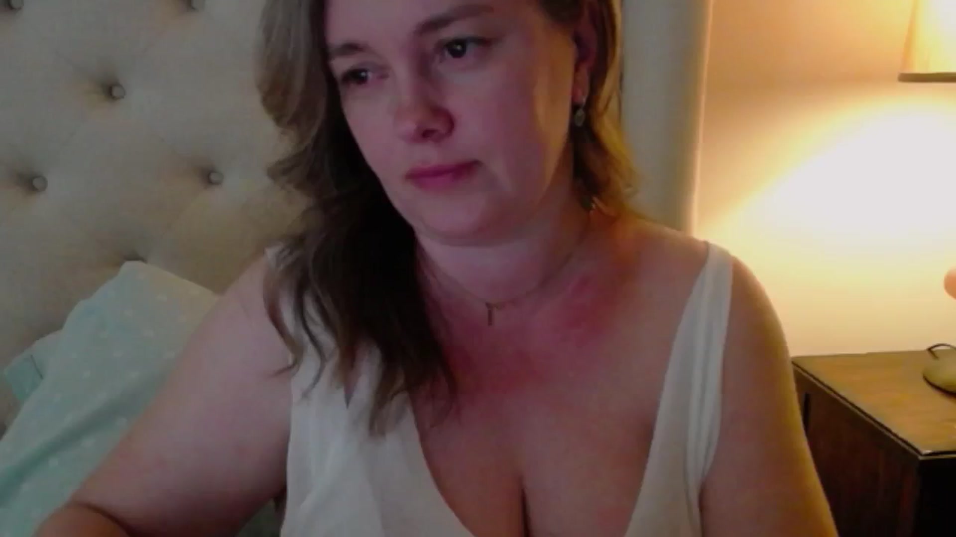 Gallery image thumbnail from J0llye's myfreecams stream on, 05/31/2024, 20:54 image 19 of 20