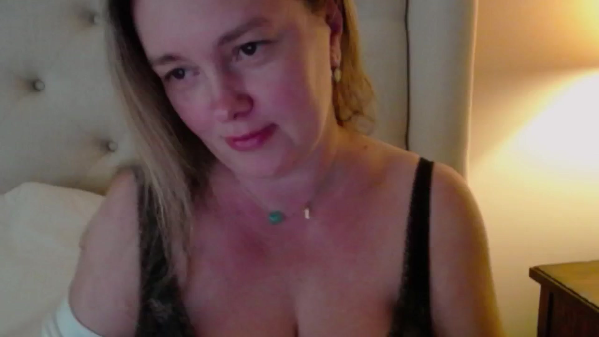 Gallery image thumbnail from J0llye's myfreecams stream on, 06/07/2024, 20:32 image 4 of 20