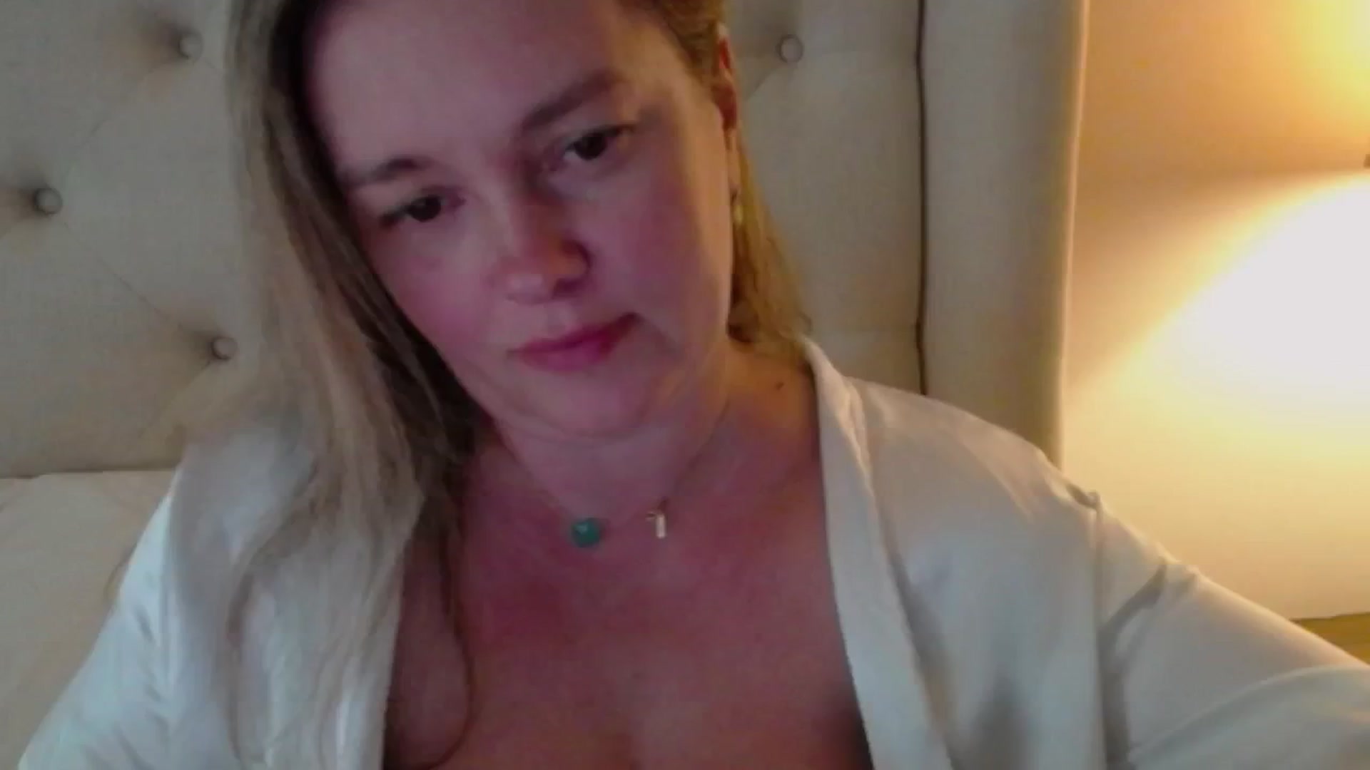 Gallery image thumbnail from J0llye's myfreecams stream on, 06/07/2024, 20:32 image 15 of 20
