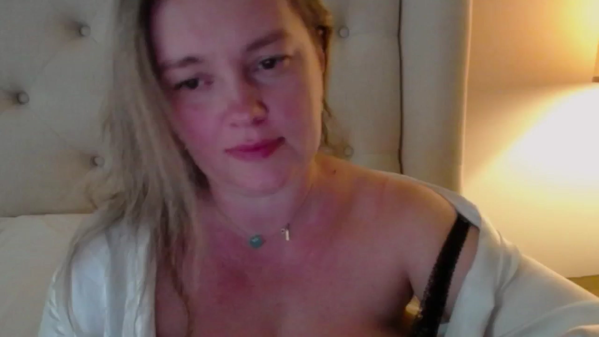 Gallery image thumbnail from J0llye's myfreecams stream on, 06/07/2024, 20:32 image 12 of 20