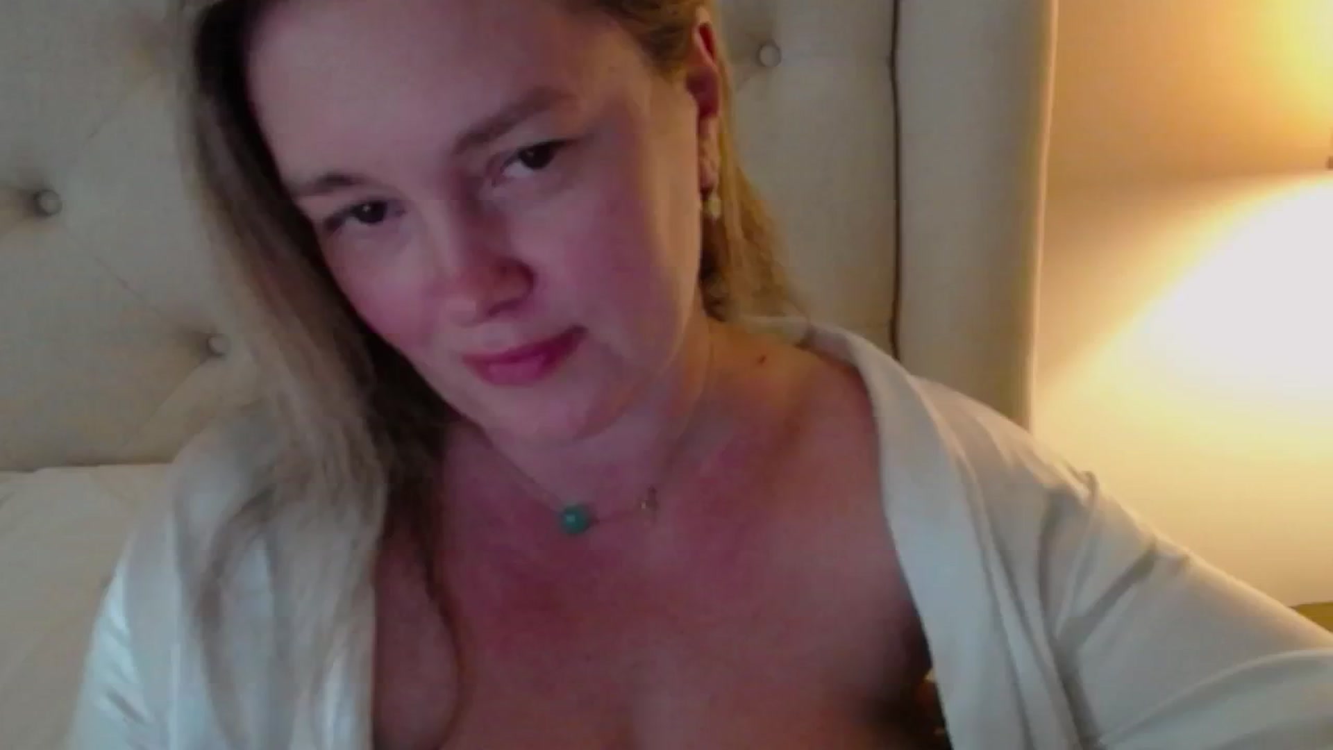 Gallery image thumbnail from J0llye's myfreecams stream on, 06/07/2024, 20:32 image 14 of 20