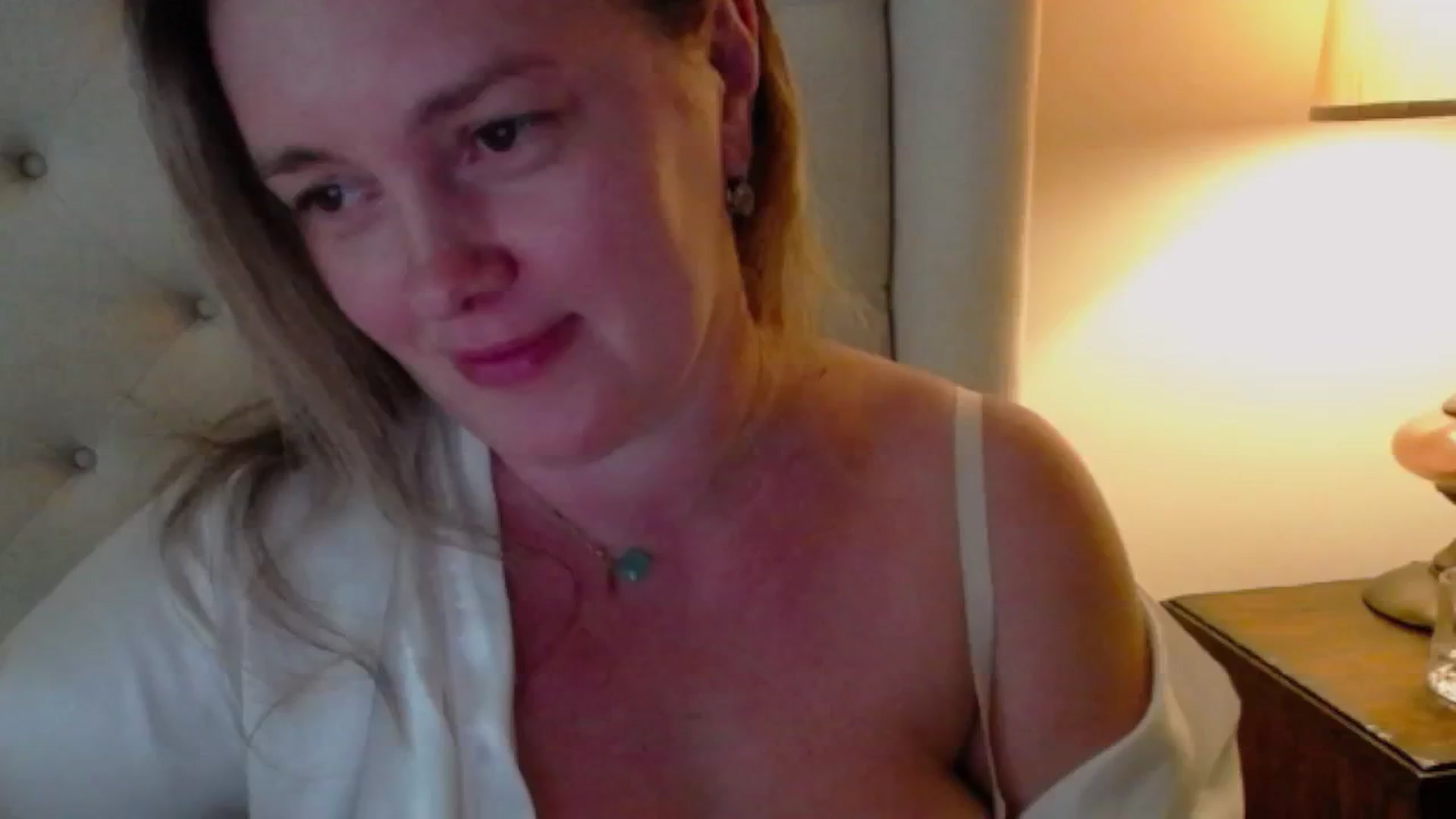 Gallery image thumbnail from J0llye's myfreecams stream on, 06/10/2024, 20:47 image 20 of 20