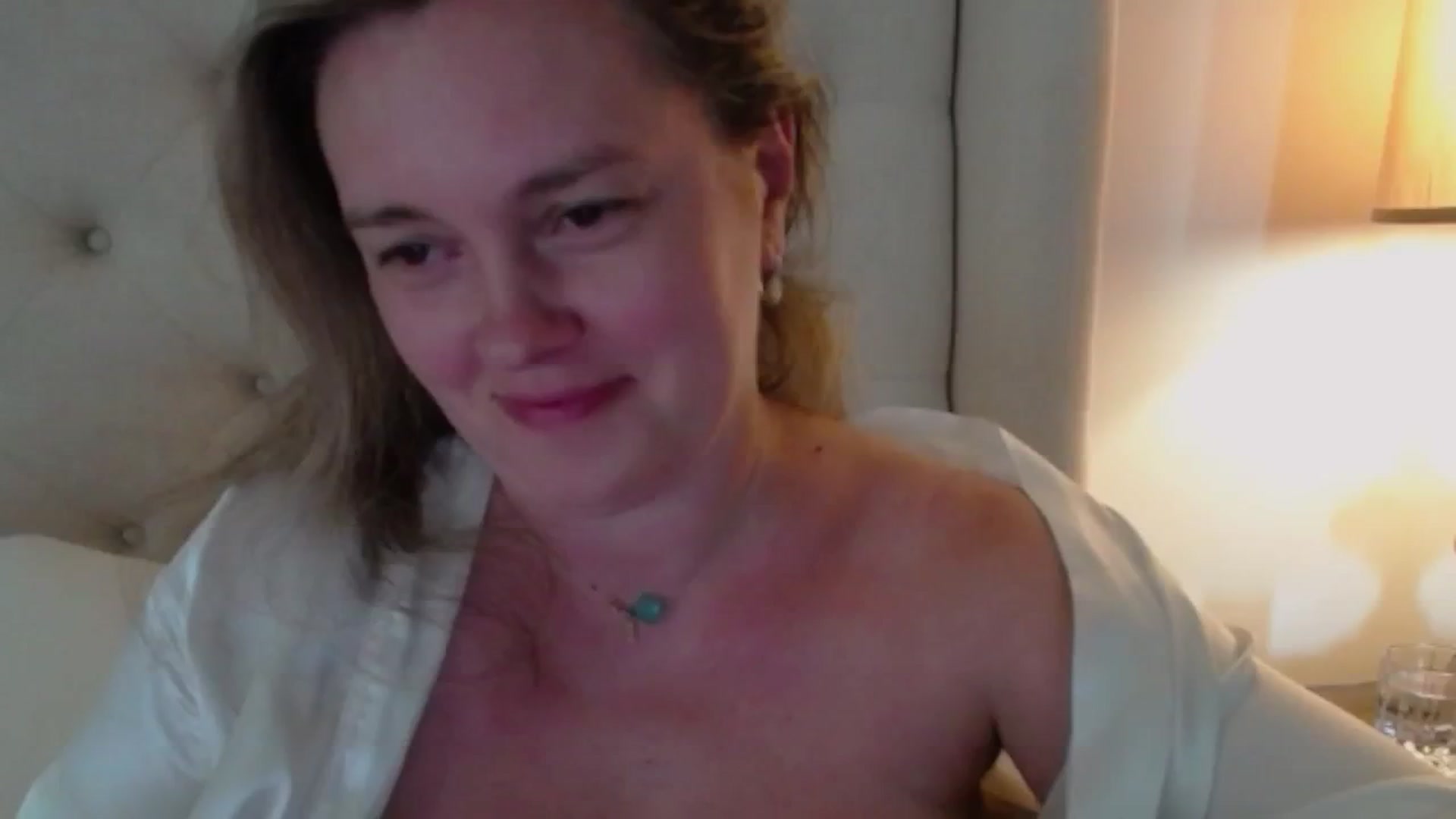 Gallery image thumbnail from J0llye's myfreecams stream on, 06/12/2024, 19:57 image 15 of 20
