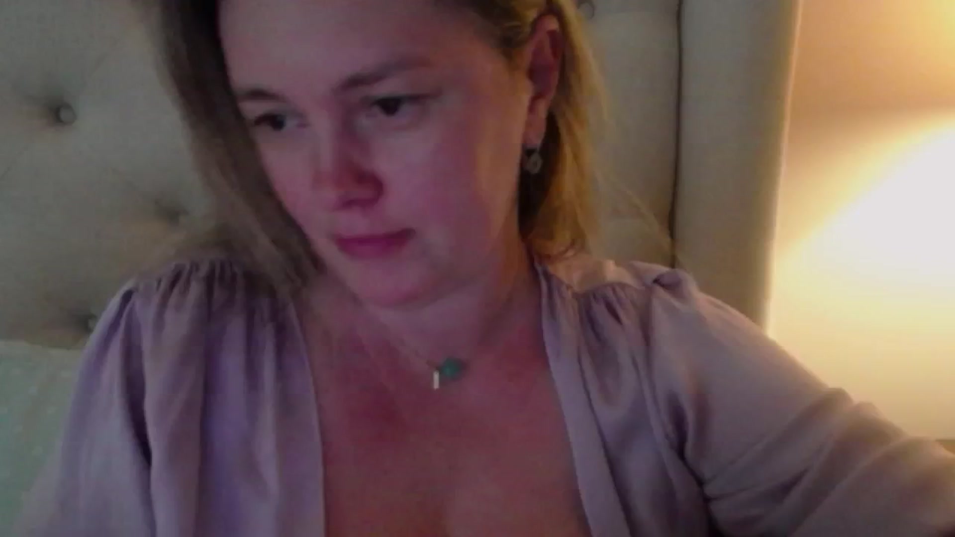 Gallery image thumbnail from J0llye's myfreecams stream on, 06/15/2024, 20:05 image 8 of 20