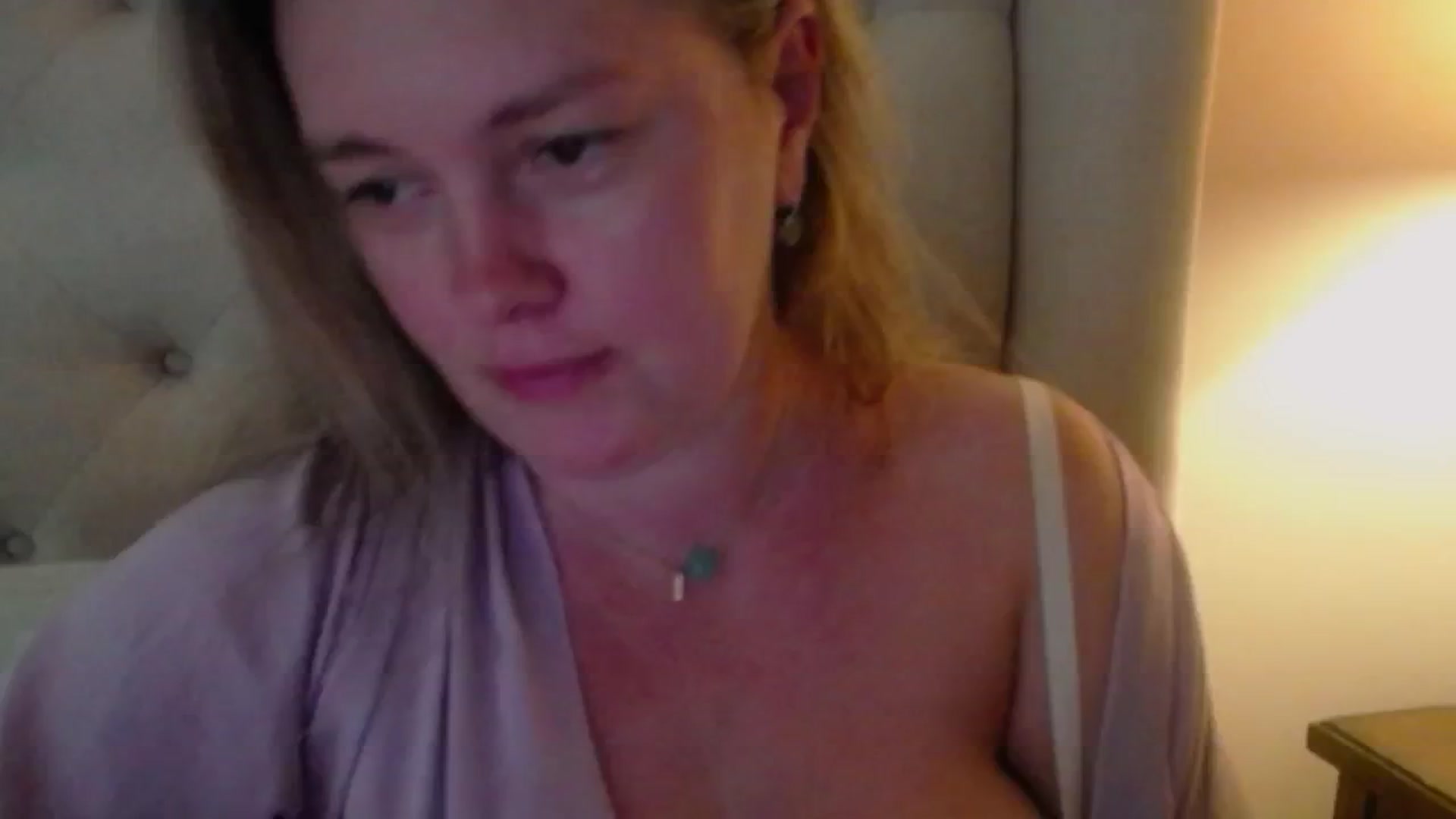 Gallery image thumbnail from J0llye's myfreecams stream on, 06/15/2024, 20:05 image 12 of 20