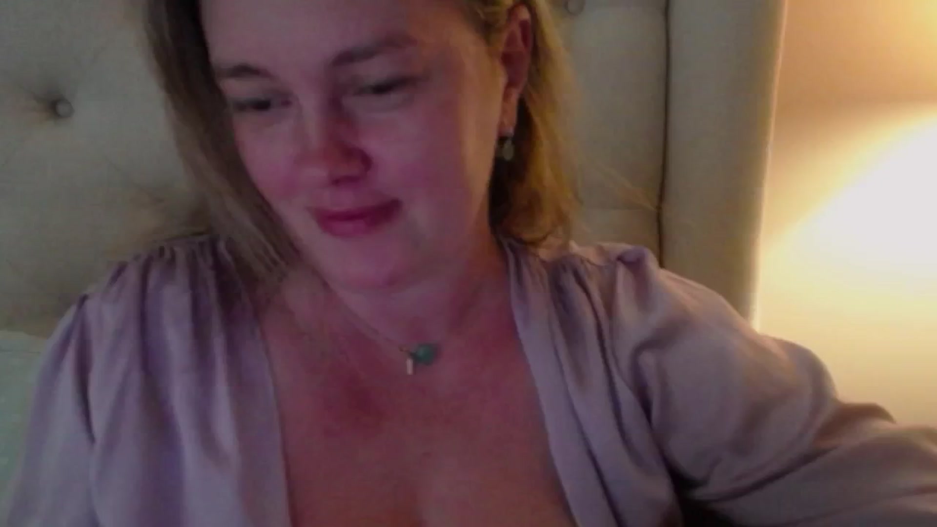 Gallery image thumbnail from J0llye's myfreecams stream on, 06/15/2024, 20:05 image 9 of 20