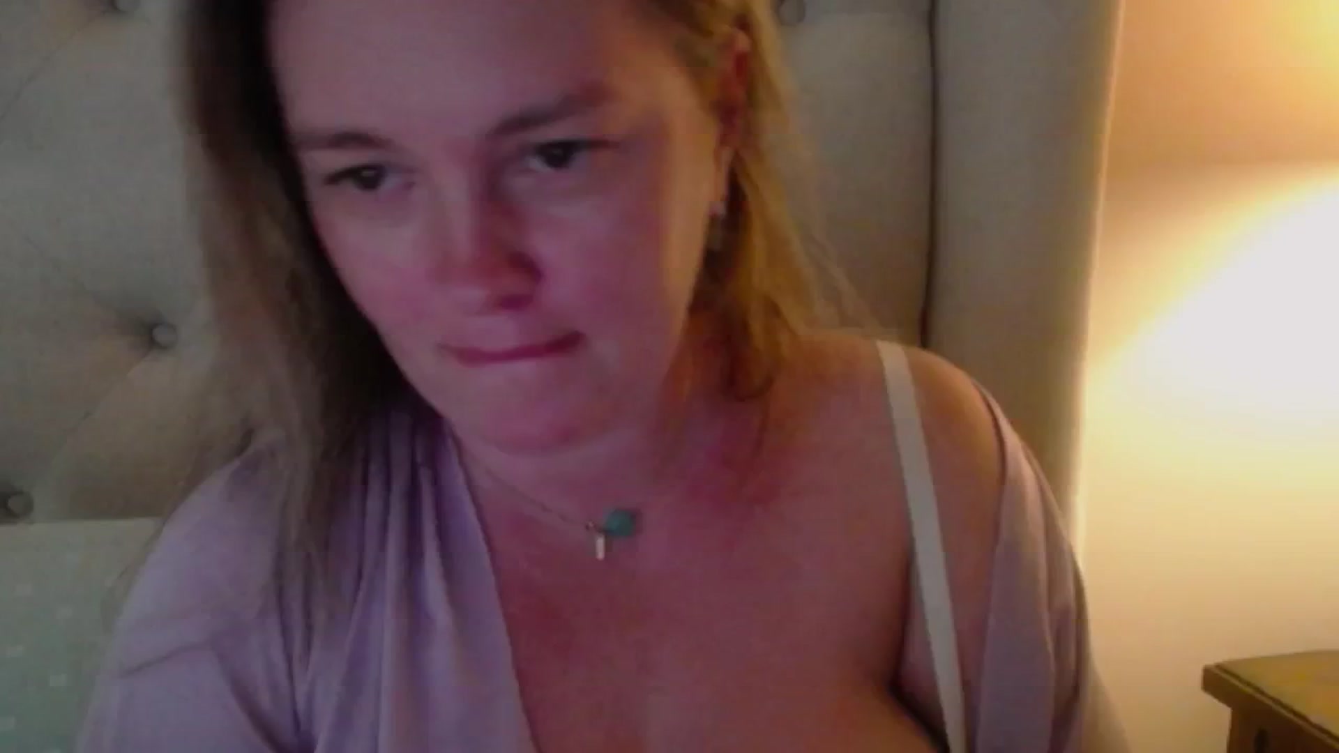 Gallery image thumbnail from J0llye's myfreecams stream on, 06/15/2024, 20:05 image 15 of 20