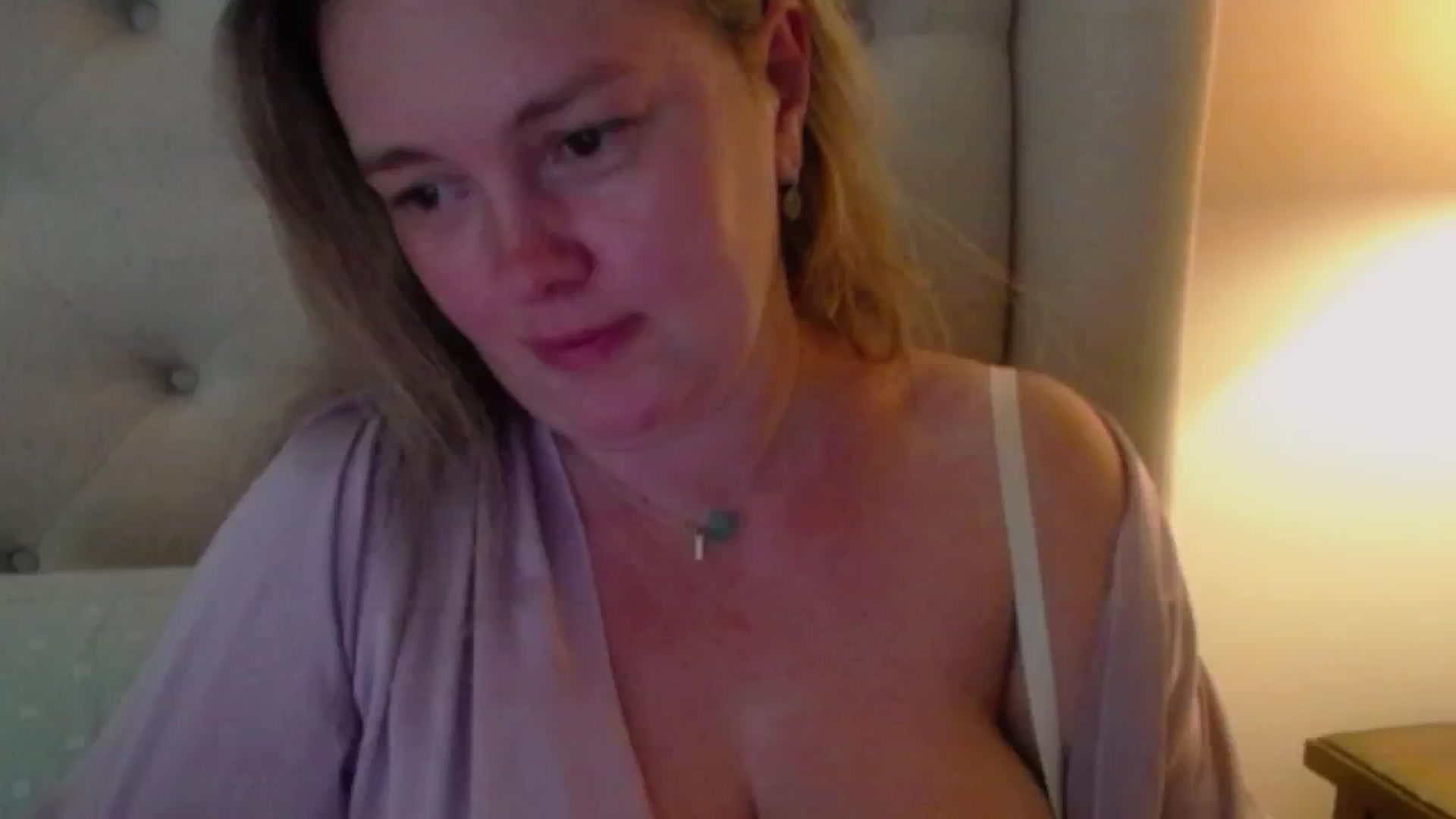Gallery image thumbnail from J0llye's myfreecams stream on, 06/15/2024, 20:05 image 10 of 20