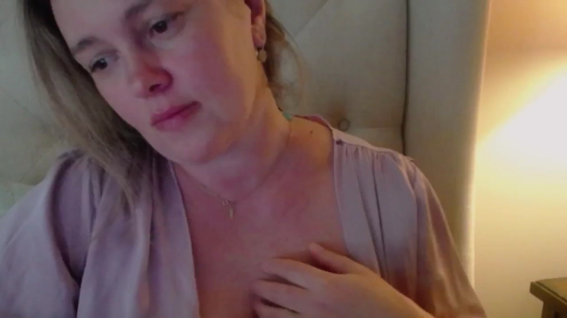 Gallery image thumbnail from J0llye's myfreecams stream on, 06/16/2024, 20:16 image 10 of 20