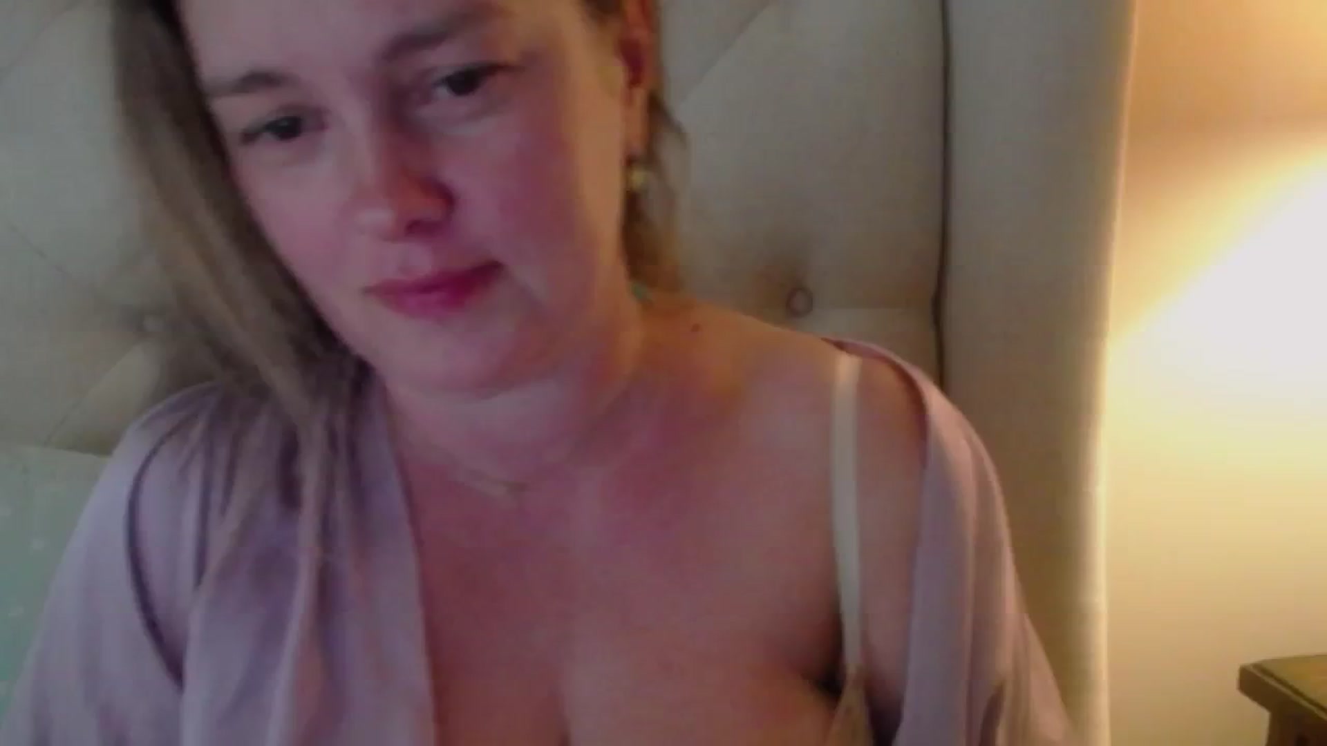 Gallery image thumbnail from J0llye's myfreecams stream on, 06/16/2024, 20:16 image 12 of 20