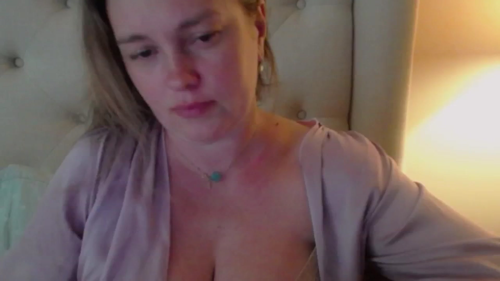Gallery image thumbnail from J0llye's myfreecams stream on, 06/16/2024, 20:16 image 7 of 20