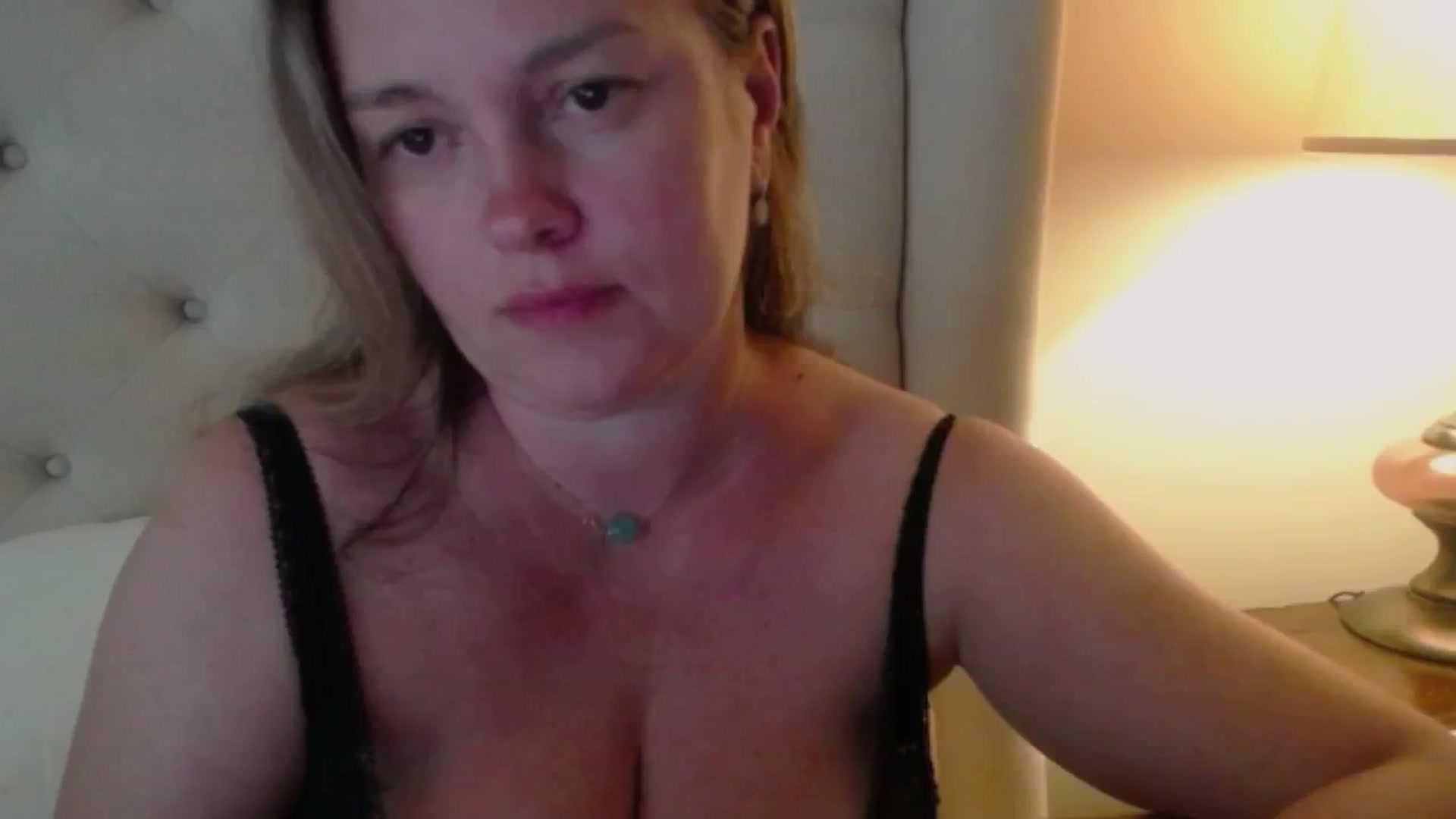 Gallery image thumbnail from J0llye's myfreecams stream on, 06/18/2024, 20:21 image 3 of 20